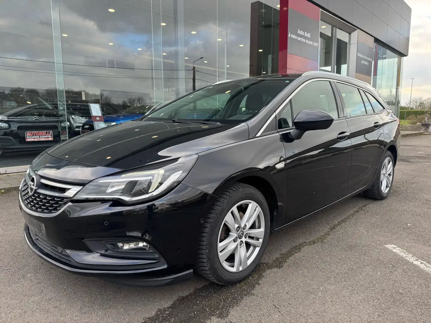 Opel Astra Sports Tourer 1.6 CDTi ECOTEC INNOVATION TOP AUTO! Noir - 1