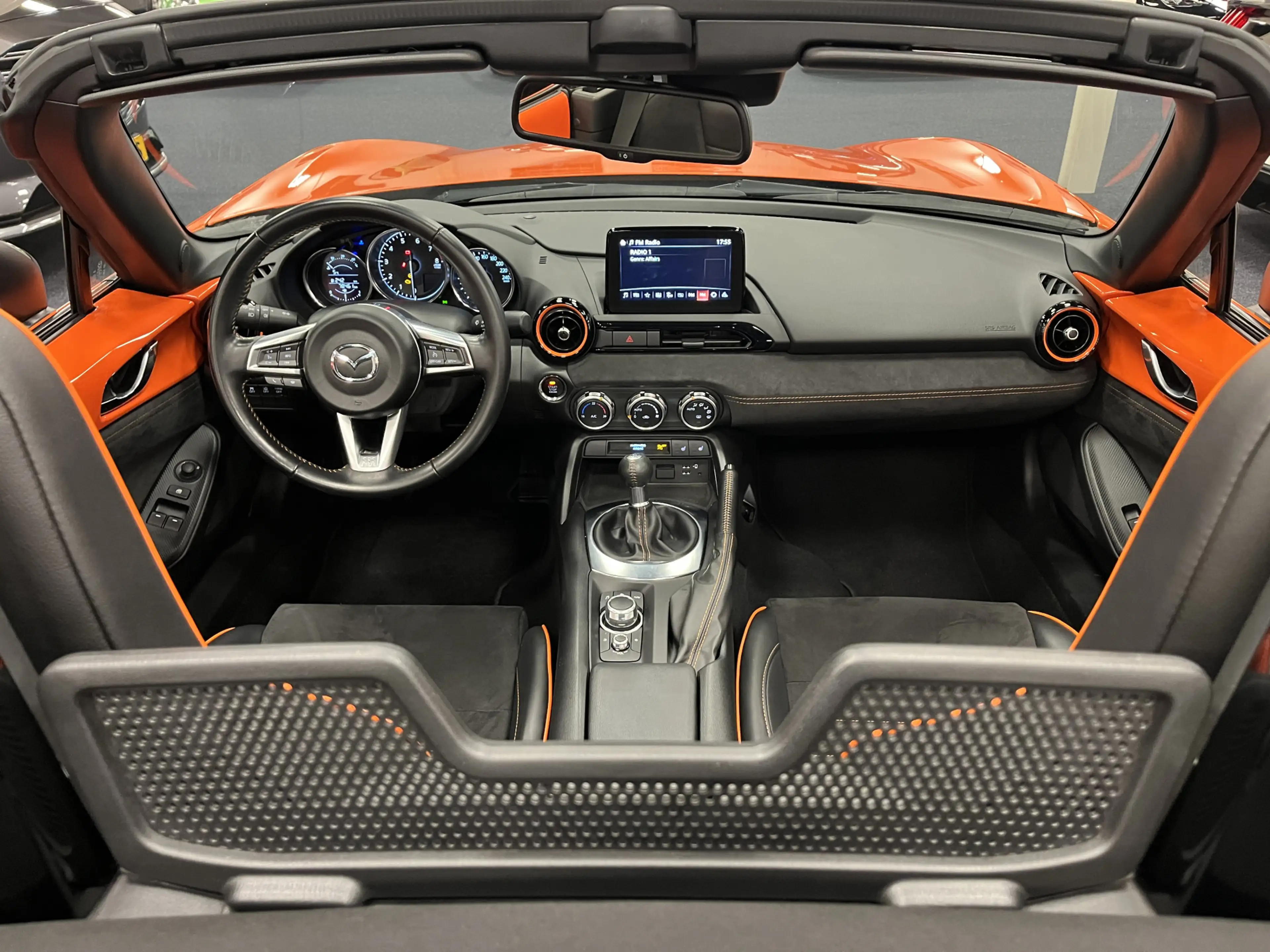 Mazda MX-5 ND Roadster 2.0 SkyActiv-G 184PK 30th Anniversary — photo 38