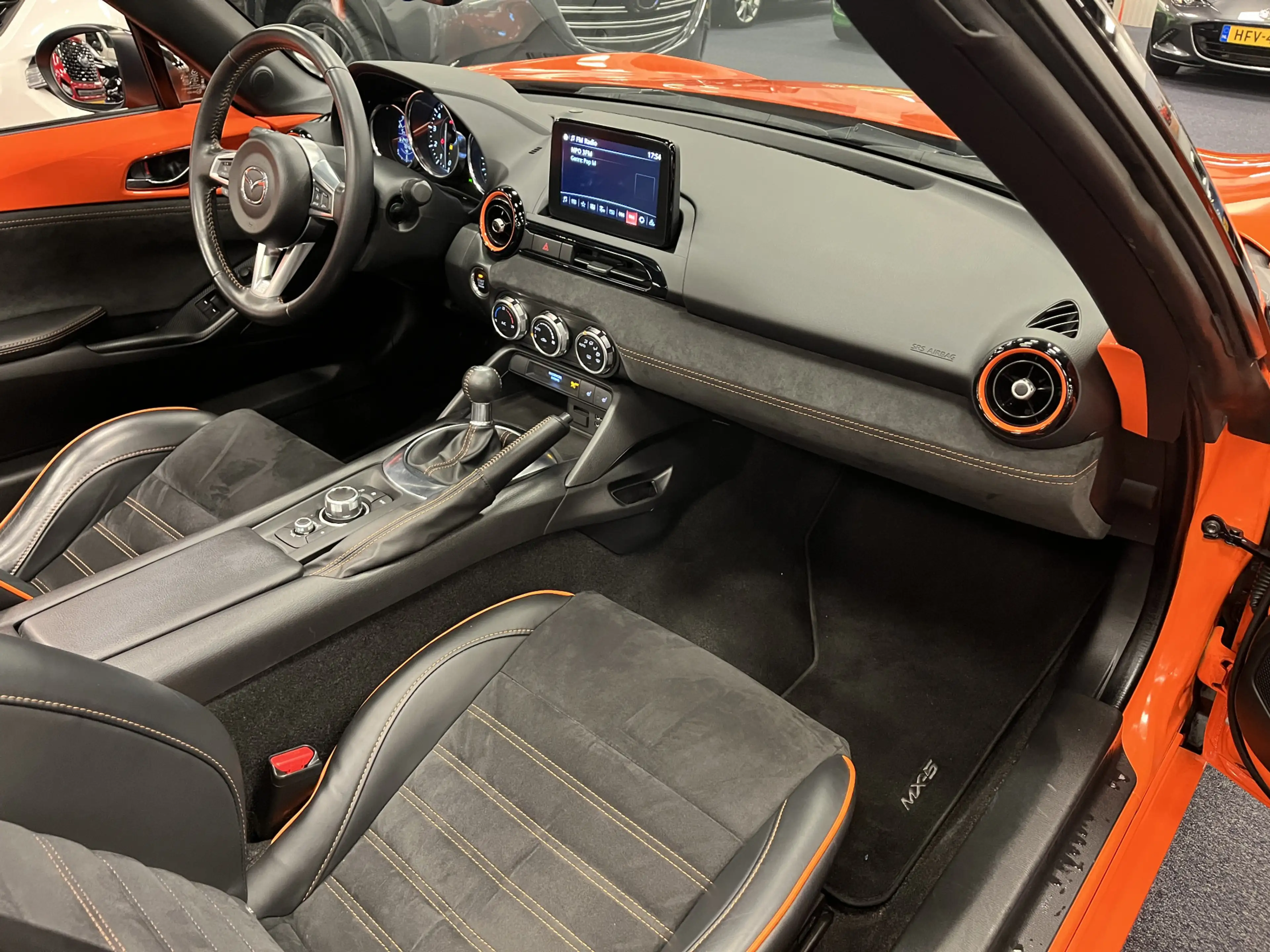 Mazda MX-5 ND Roadster 2.0 SkyActiv-G 184PK 30th Anniversary — photo 39
