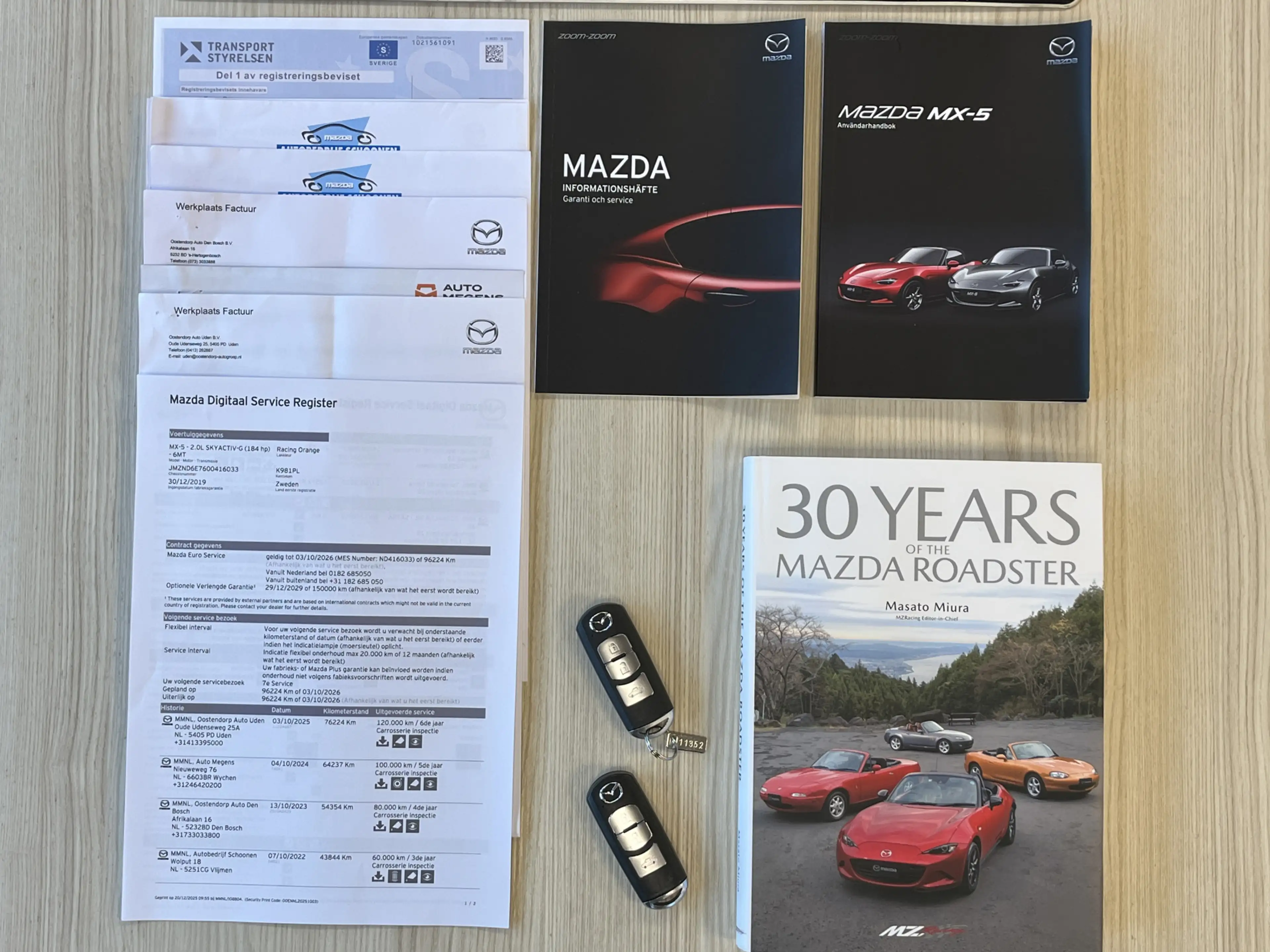 Mazda MX-5 ND Roadster 2.0 SkyActiv-G 184PK 30th Anniversary — photo 18