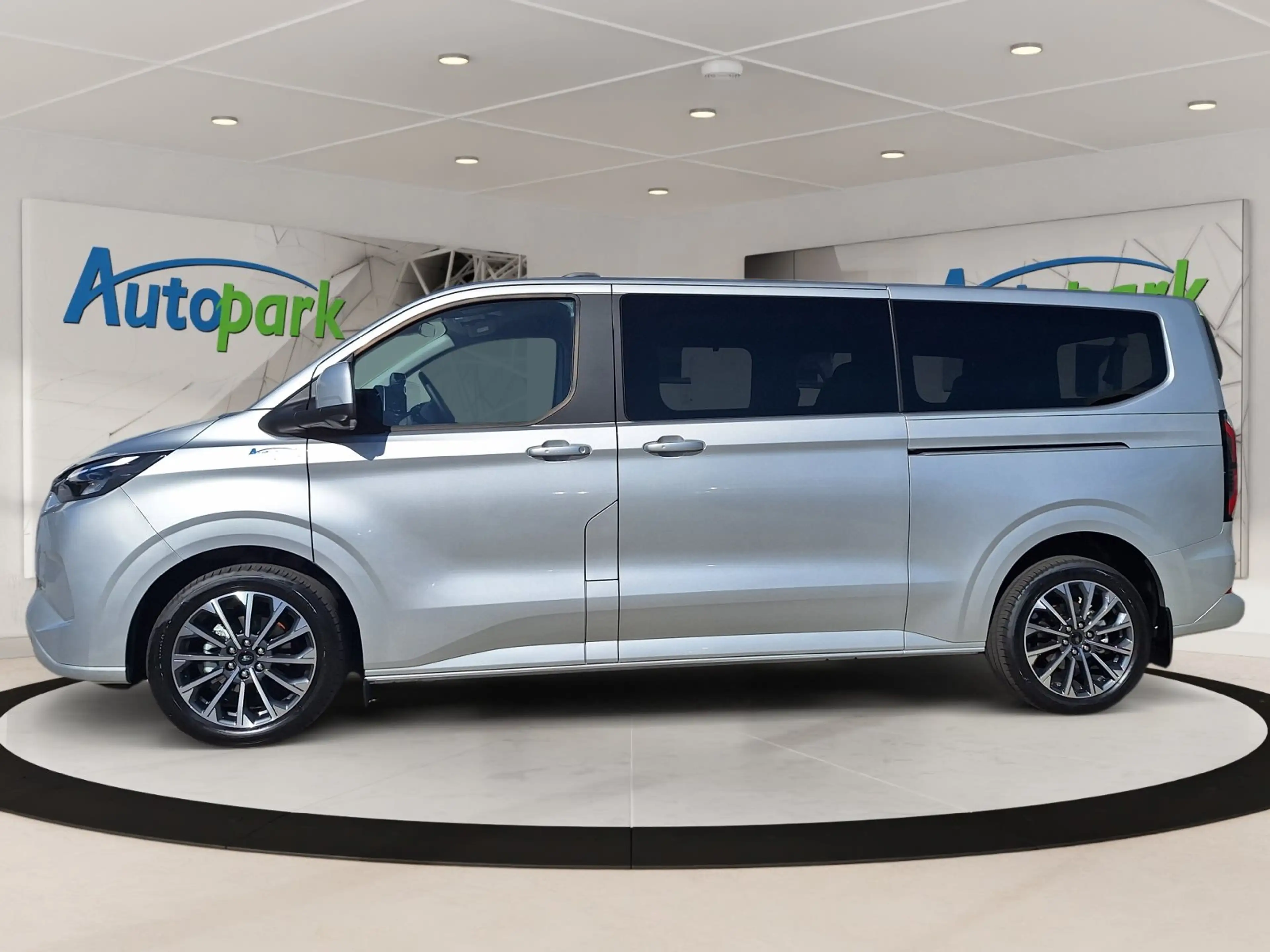 Ford Tourneo Custom Titanium X 340 L2 Plug-in Hybrid 340 L2 Tourneo Ti — photo 4