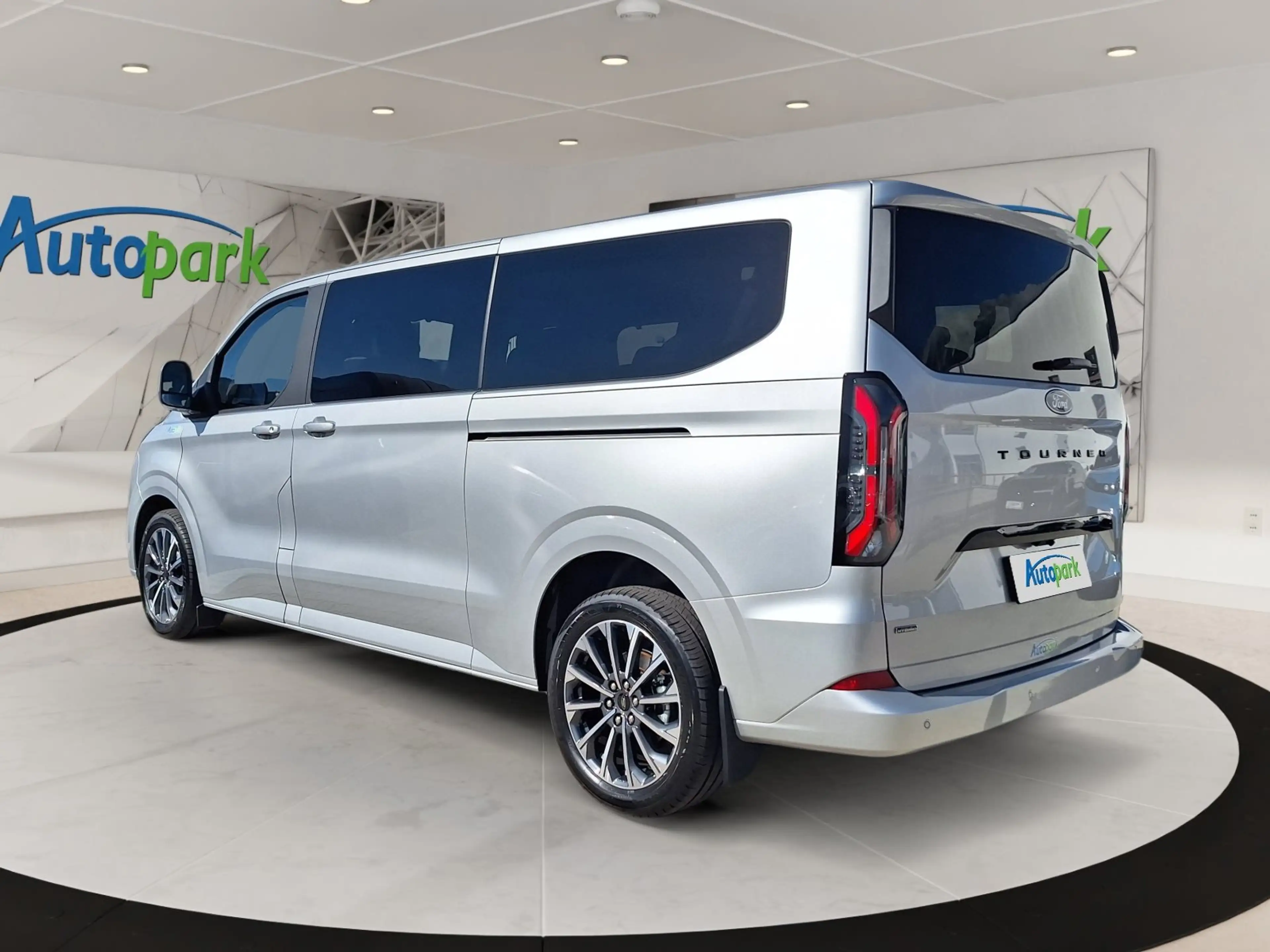 Ford Tourneo Custom Titanium X 340 L2 Plug-in Hybrid 340 L2 Tourneo Ti — photo 6