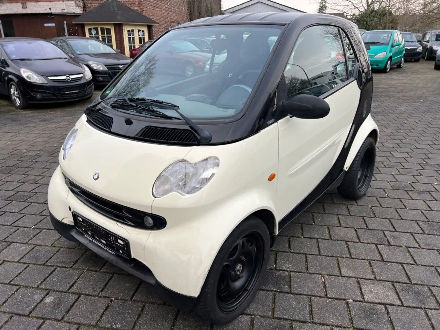smart forTwo fortwo coupe Basis Automatik Fekete - 1