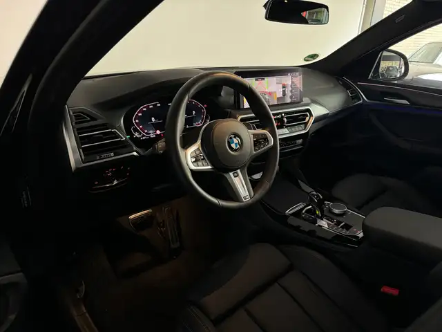 BMW X4 view 9