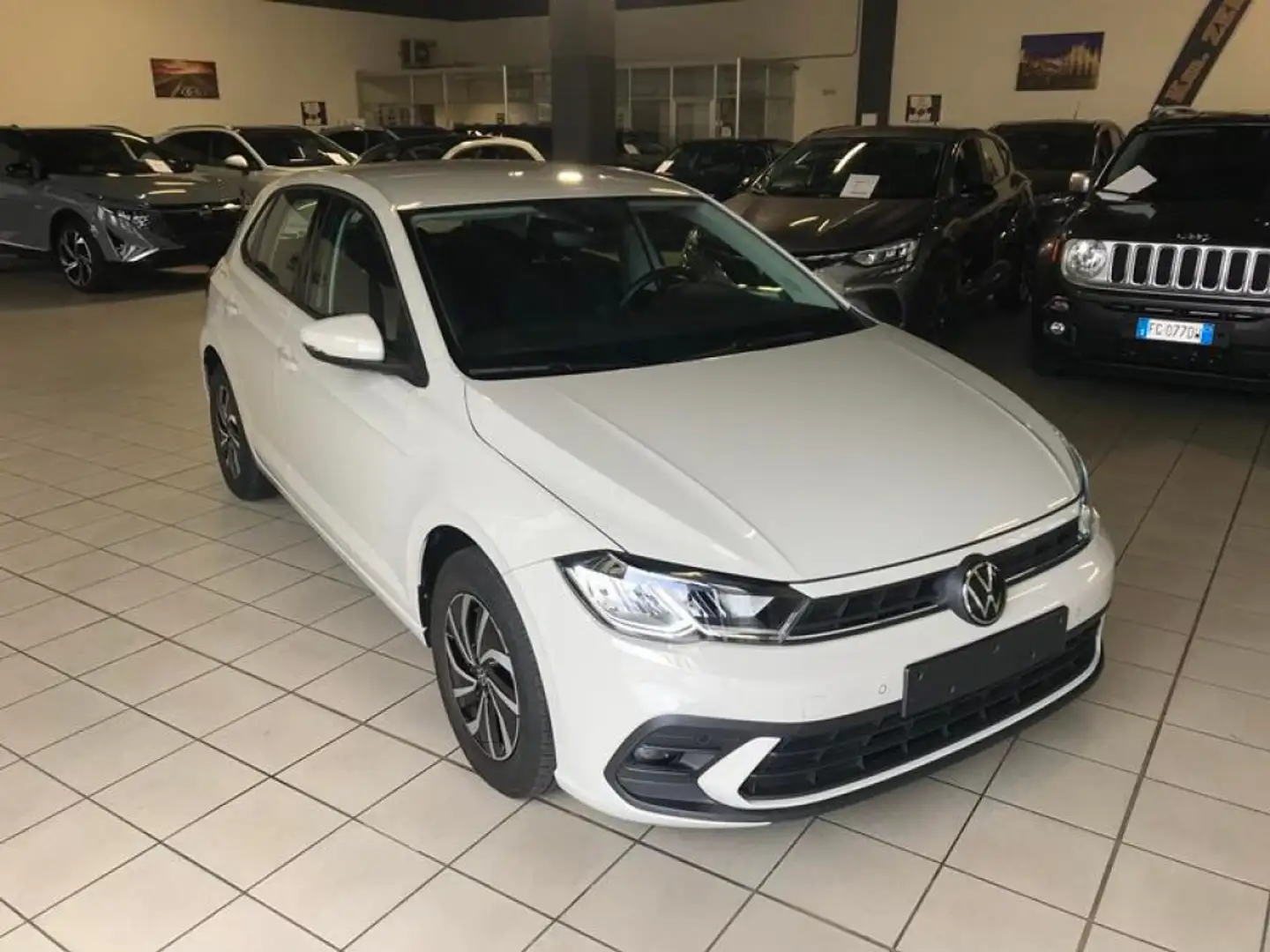 Volkswagen Polo 5 Porte 1.0 TSI 95CV Life NEOPATENTATI Grigio - 2