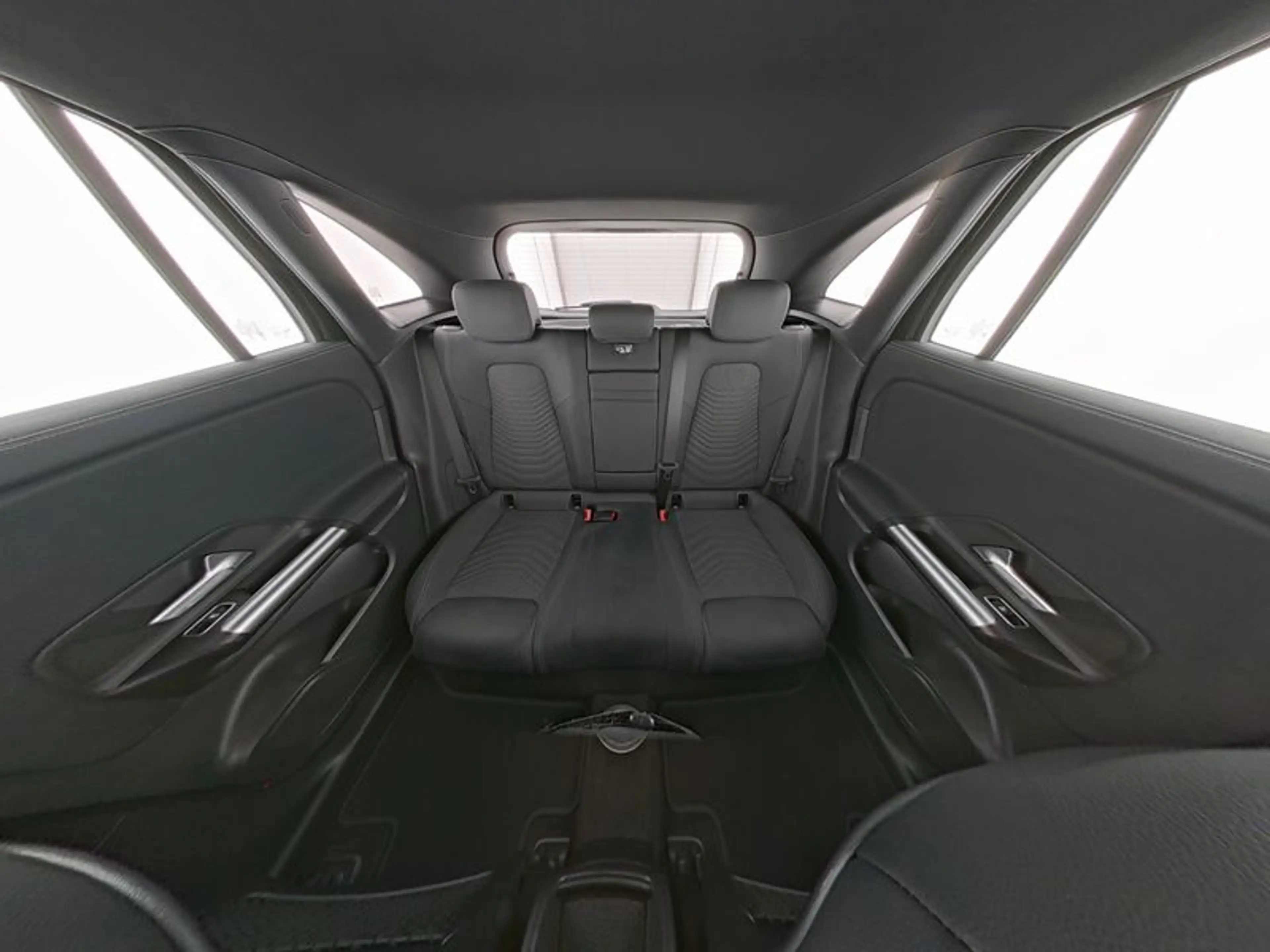 Mercedes-Benz EQA 250 + Progressive*Advanced*LED*Kamera*AHK* — photo 8