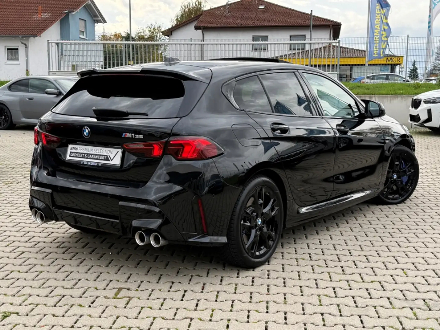 BMW 135 xDrive Panorama H/K HUD Prof.Pak. DAProf PA+ LenkH Schwarz - 2