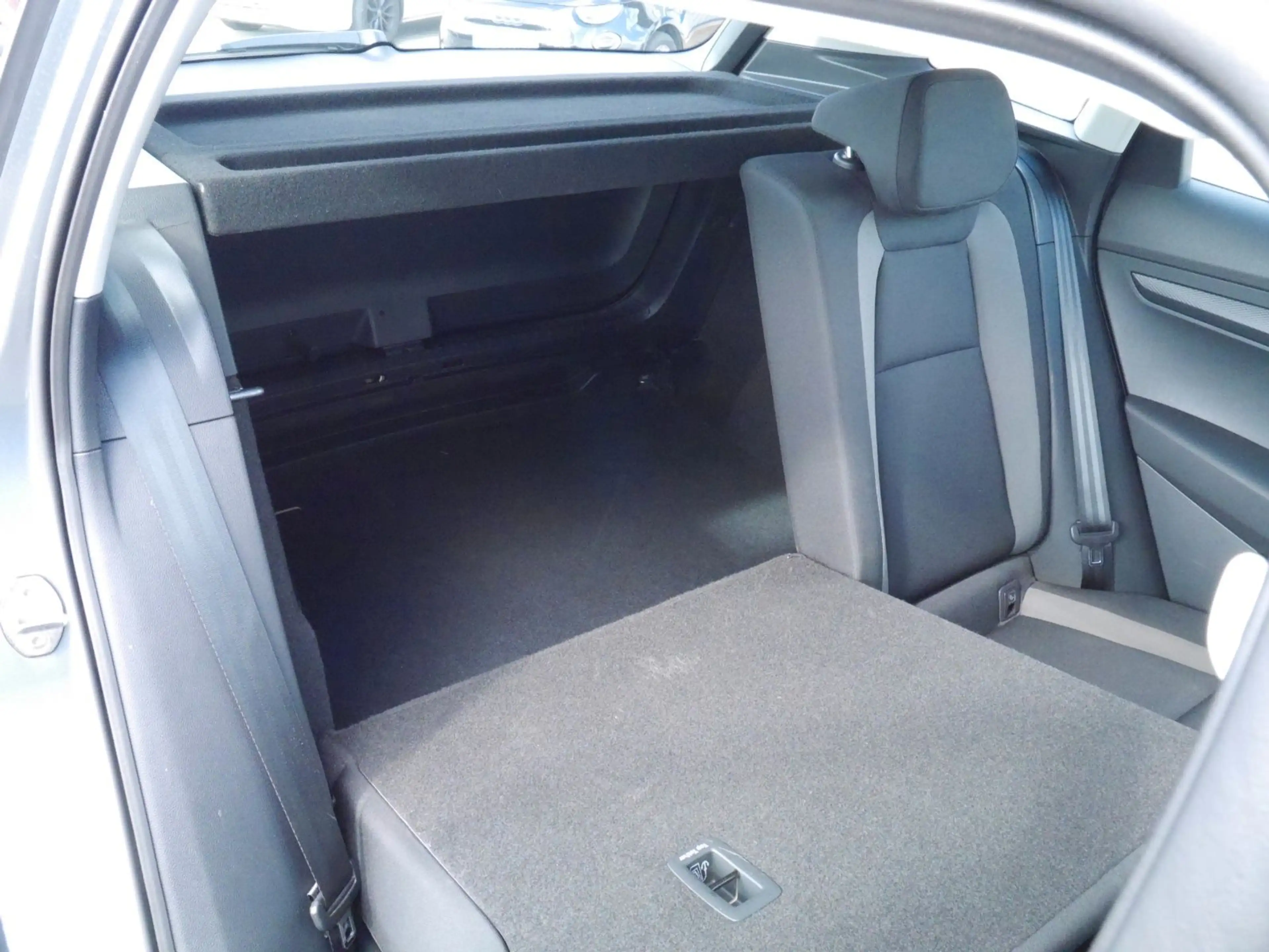 Skoda Karoq 1,0 TSI APP-Navi/PDC/Tempomat/AHK — photo 8