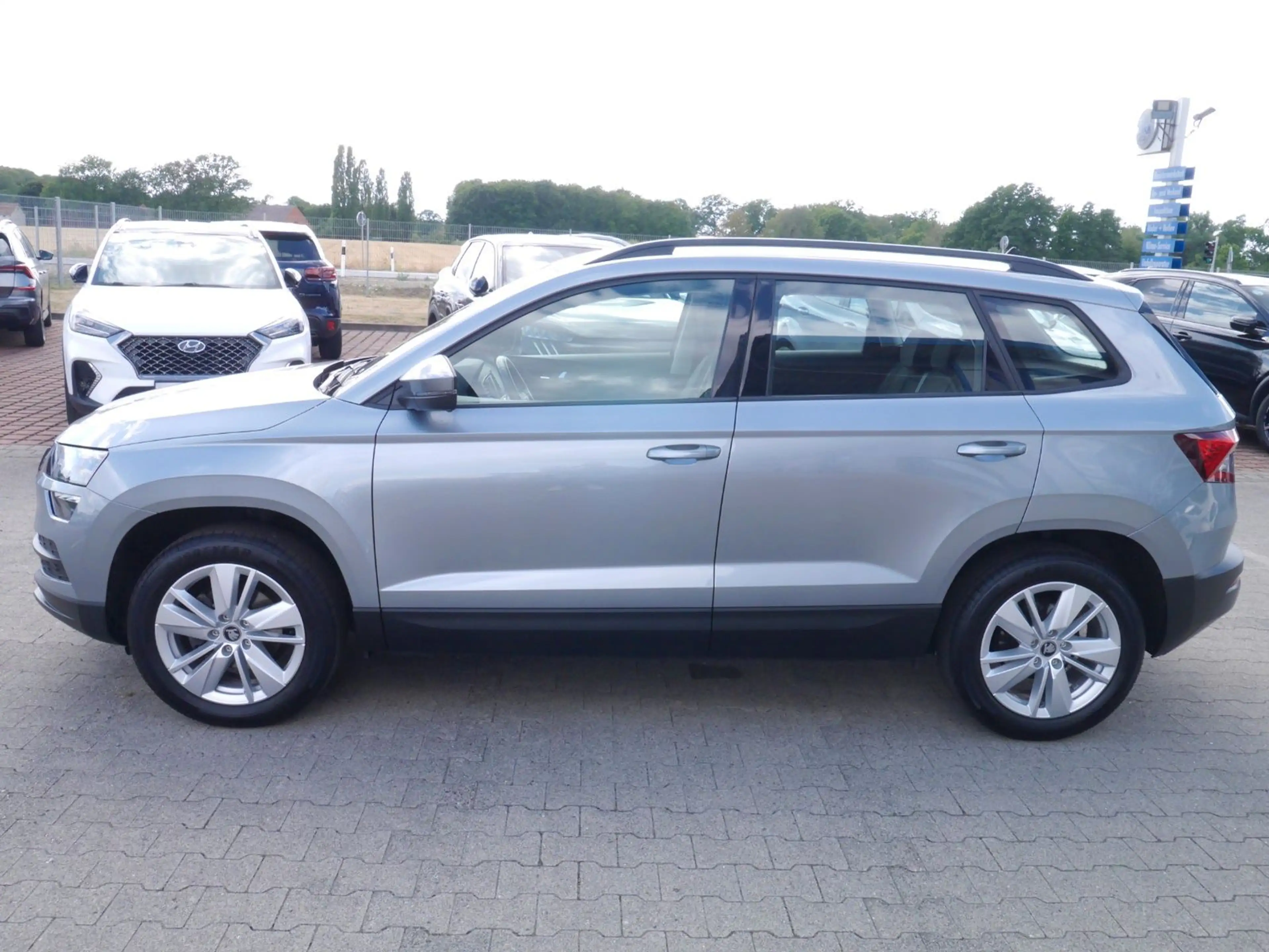 Skoda Karoq 1,0 TSI APP-Navi/PDC/Tempomat/AHK — photo 3