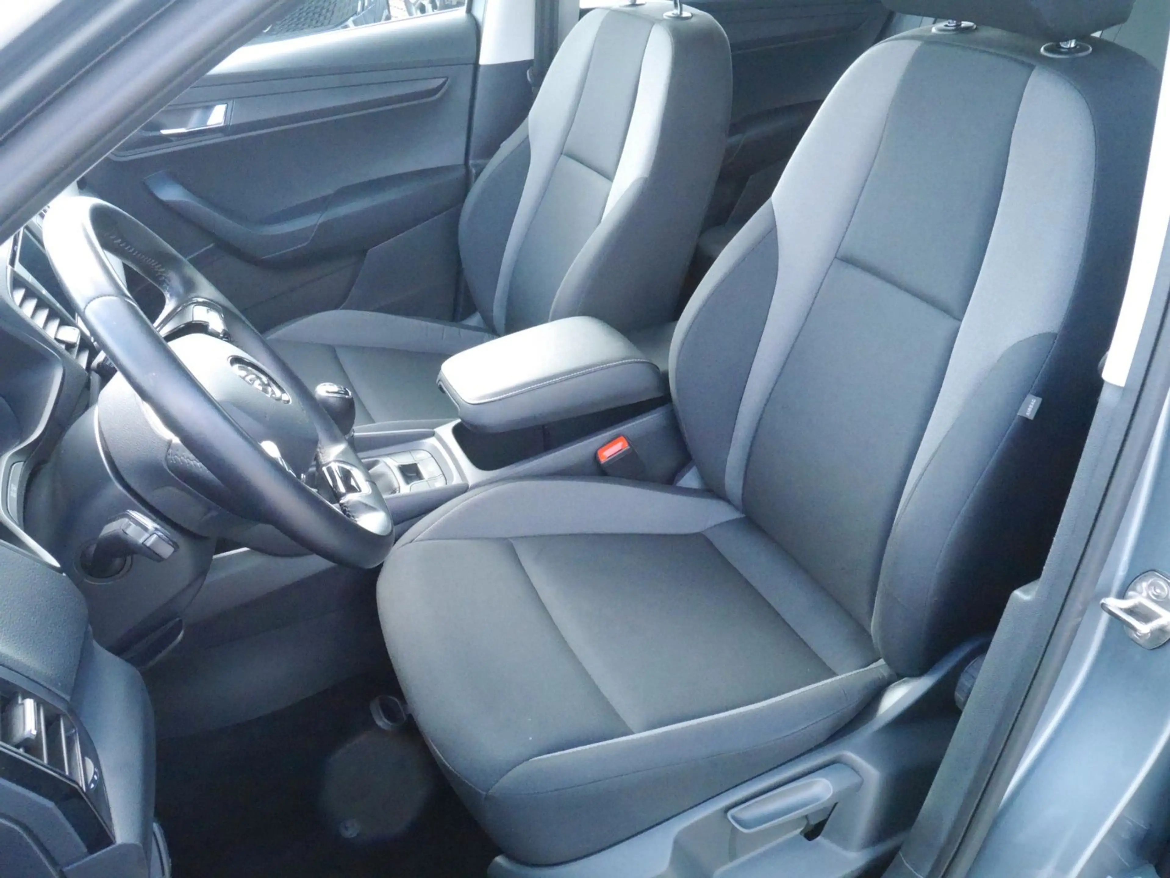Skoda Karoq 1,0 TSI APP-Navi/PDC/Tempomat/AHK — photo 15
