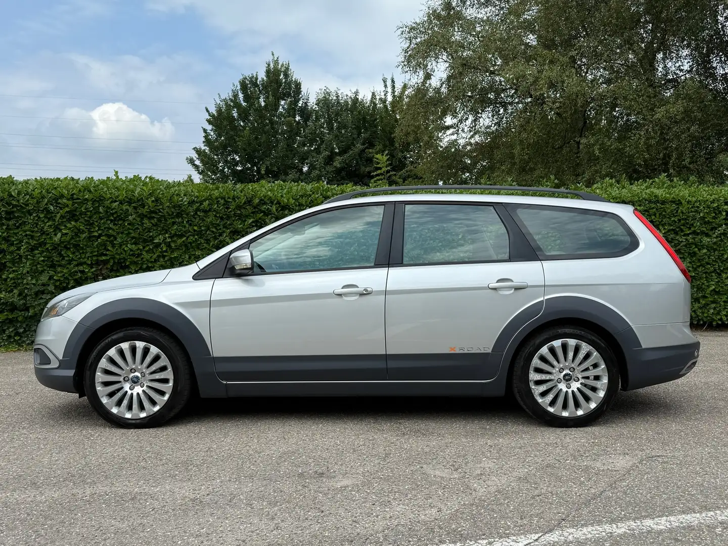 Ford Focus Wagon 1.6 X Road | Navi | 2e Eigenaar | Clima | Tr Grijs - 2