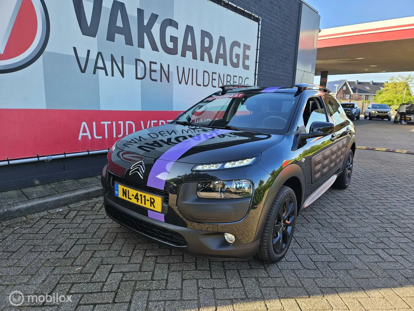 Citroen C4 Cactus 1.2 PureTech Shine Černá - 2