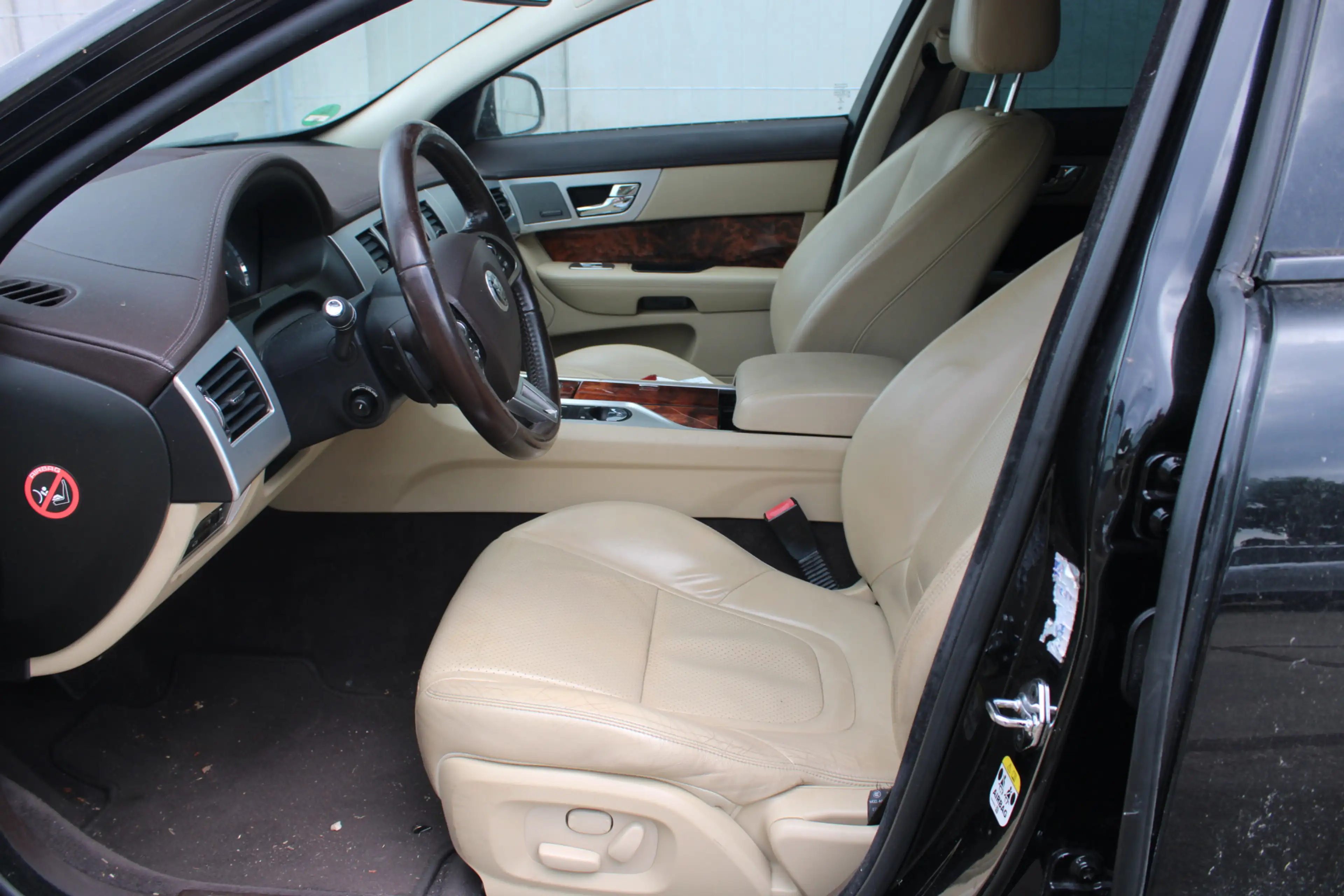 Jaguar XF 3.0 V6 AWD Premium Business Edition — photo 10
