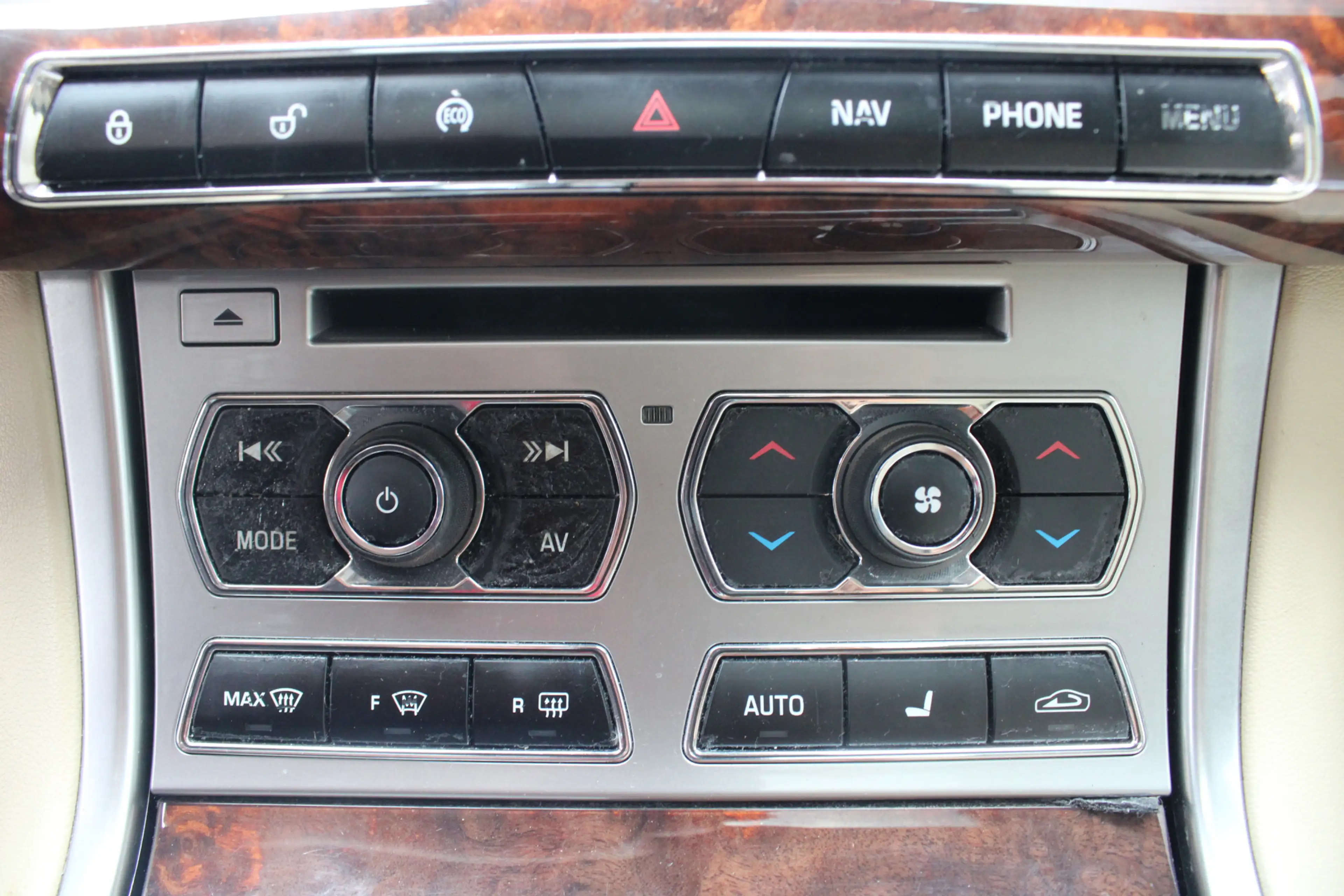 Jaguar XF 3.0 V6 AWD Premium Business Edition — photo 16