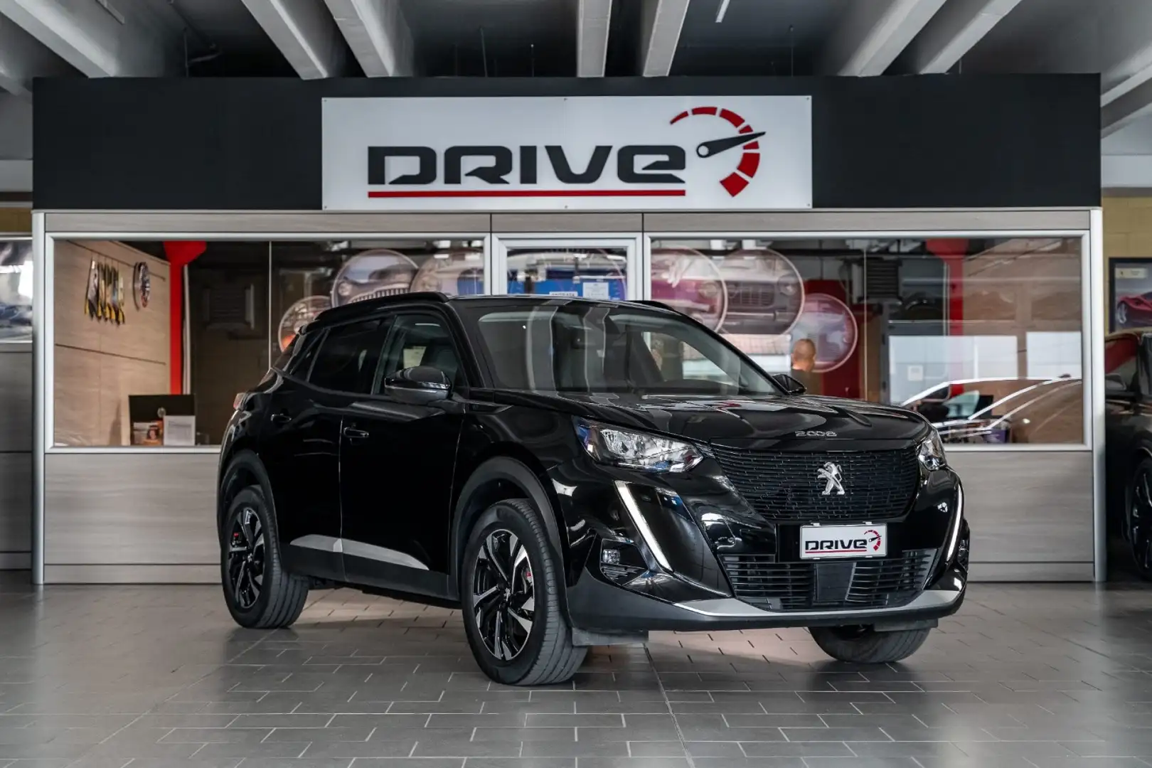 Peugeot 2008 motore elettrico 136 CV Allure Pack Nero - 1