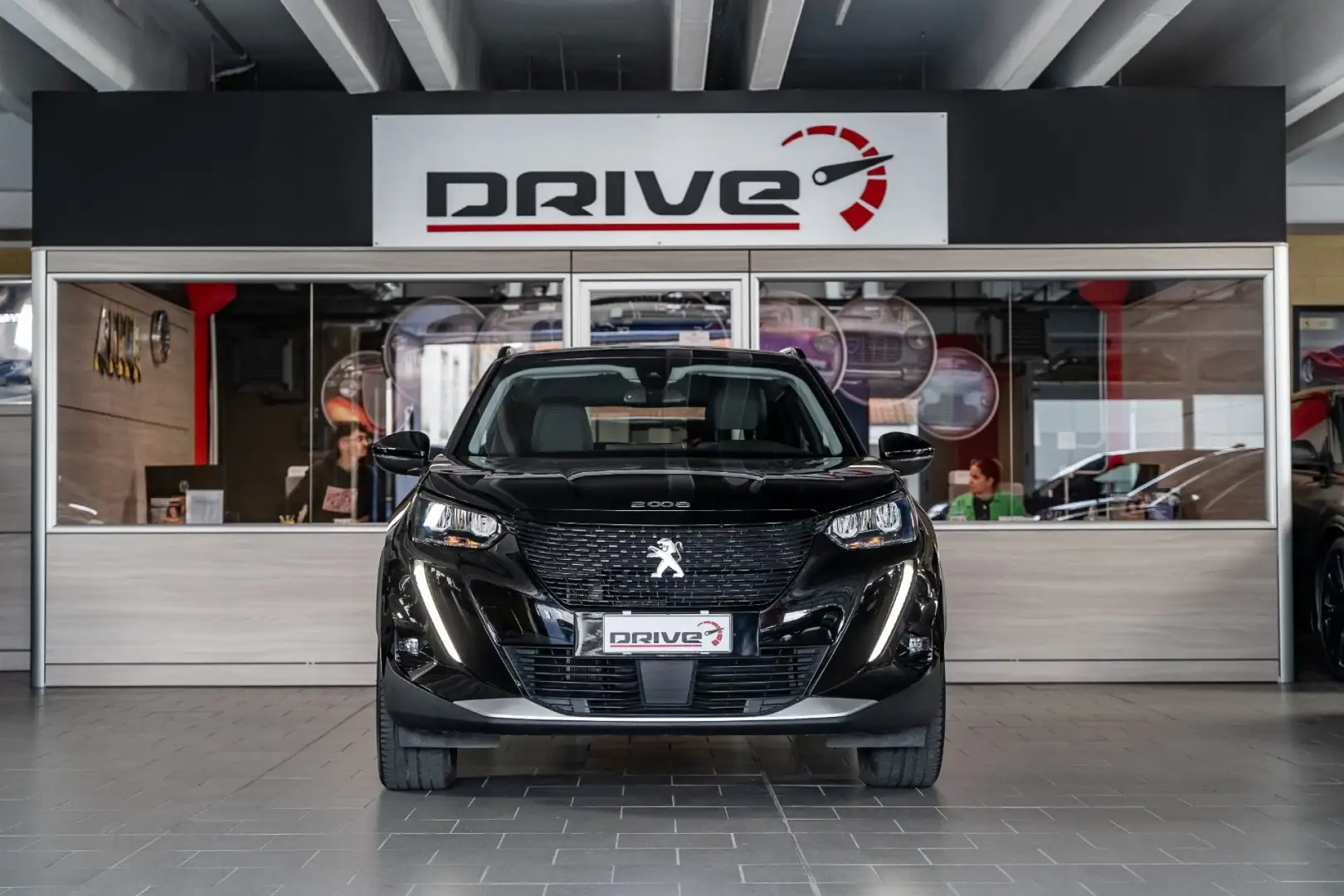 Peugeot 2008 motore elettrico 136 CV Allure Pack Nero - 2