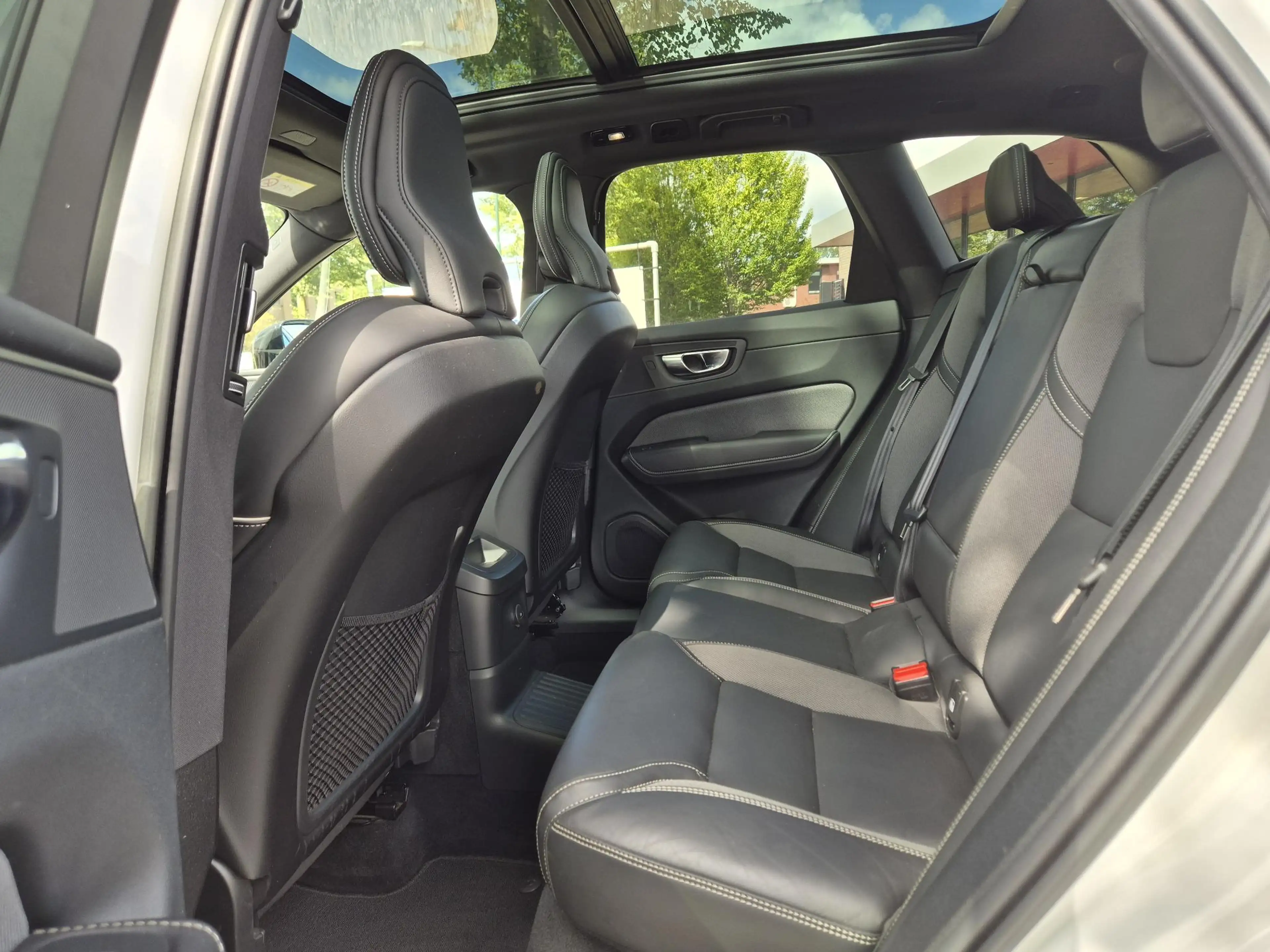 Volvo XC60 2.0 T6 Plug-in hybrid AWD Ultimate Dark 22Inch/Hea — photo 6