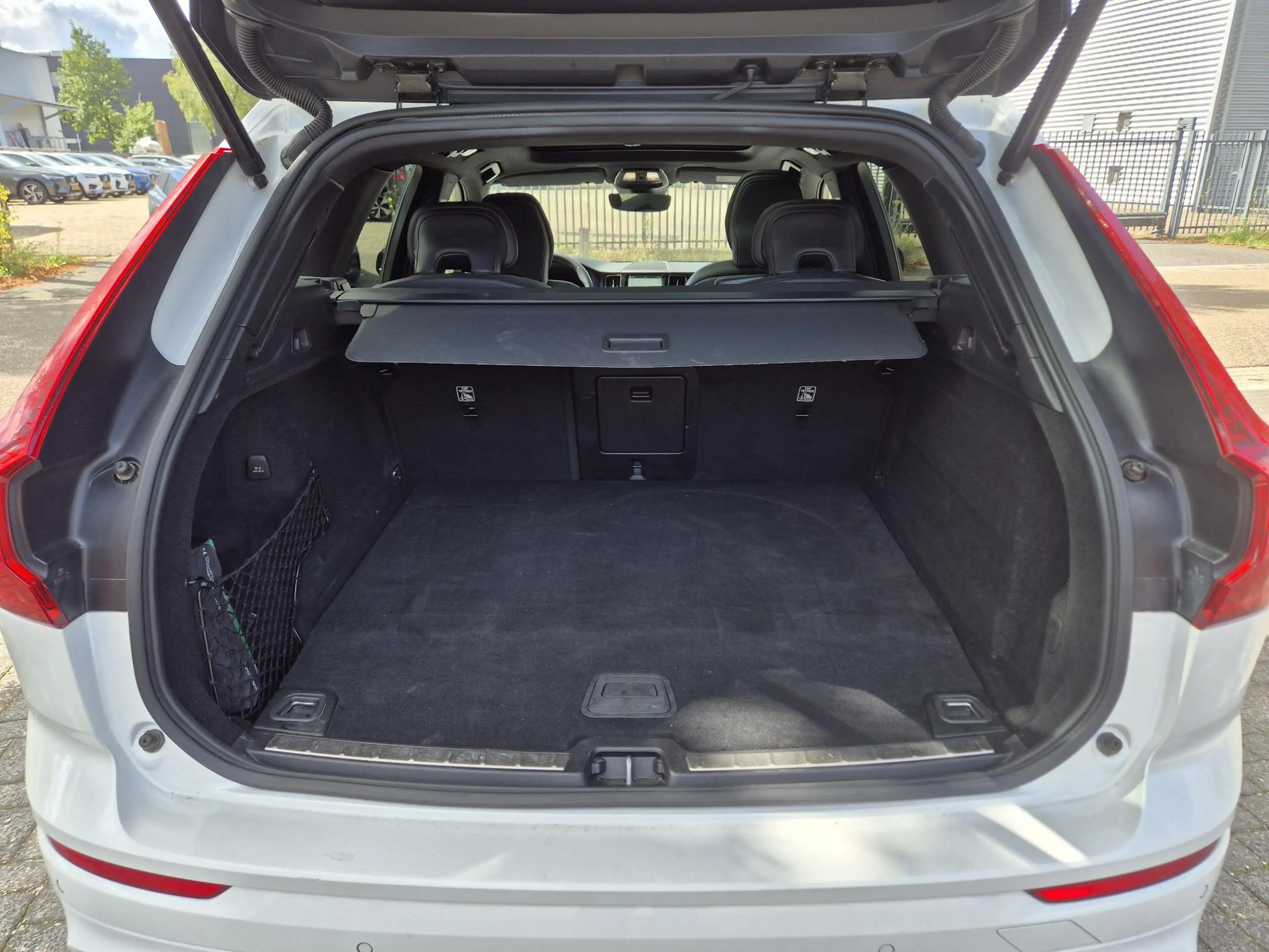 Volvo XC60 2.0 T6 Plug-in hybrid AWD Ultimate Dark 22Inch/Hea — photo 7