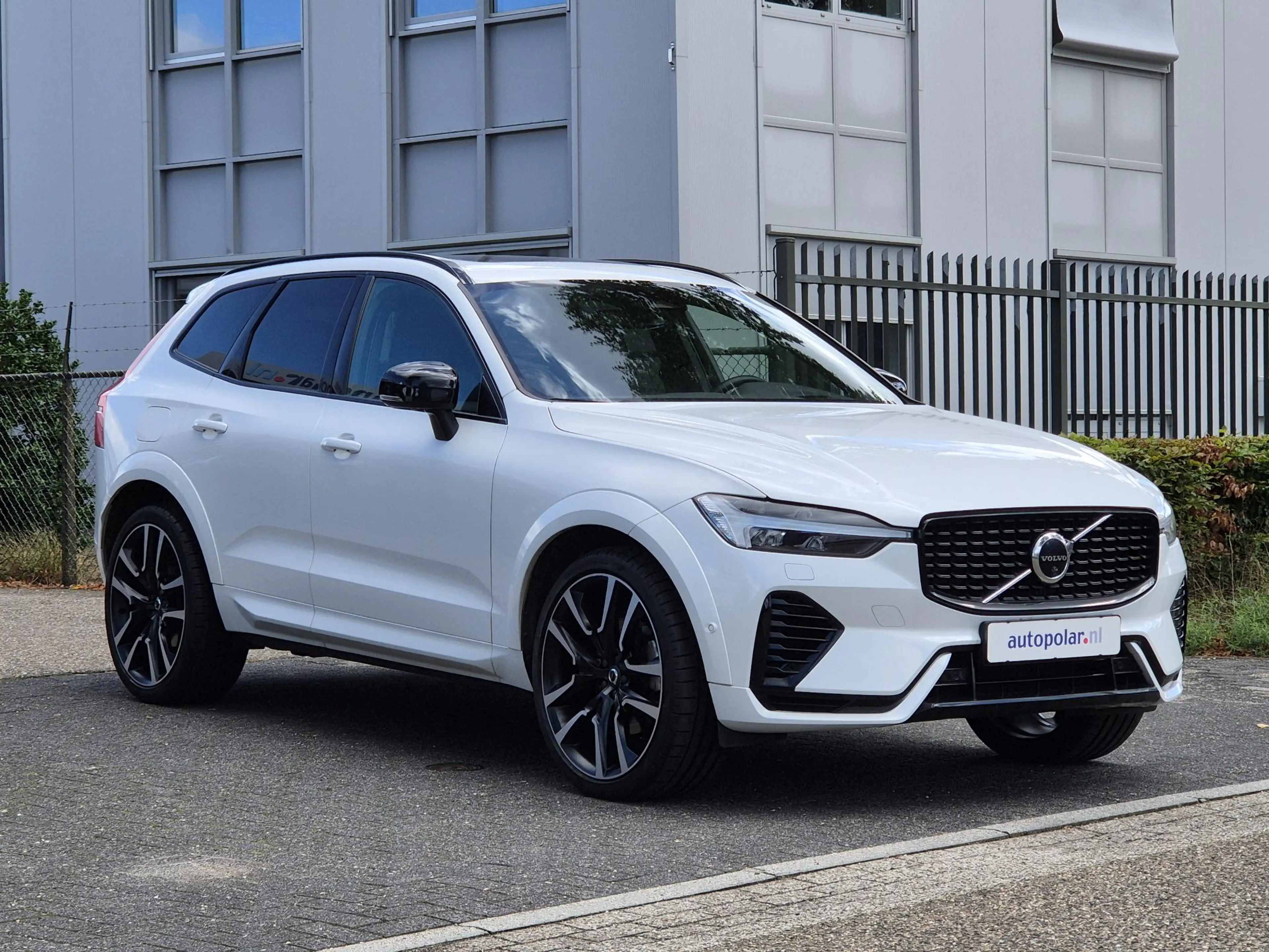 Volvo XC60 2.0 T6 Plug-in hybrid AWD Ultimate Dark 22Inch/Hea — photo 2