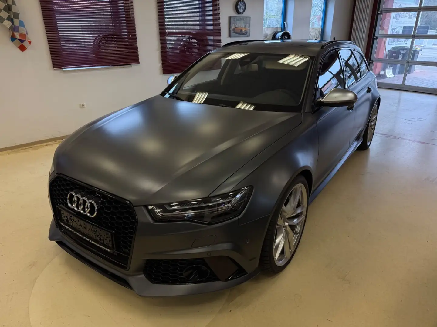 Audi RS6 RS 6 Avant 4.0 TFSI DYNAMIK+,Bose,Pano,21",MWST Grau - 1