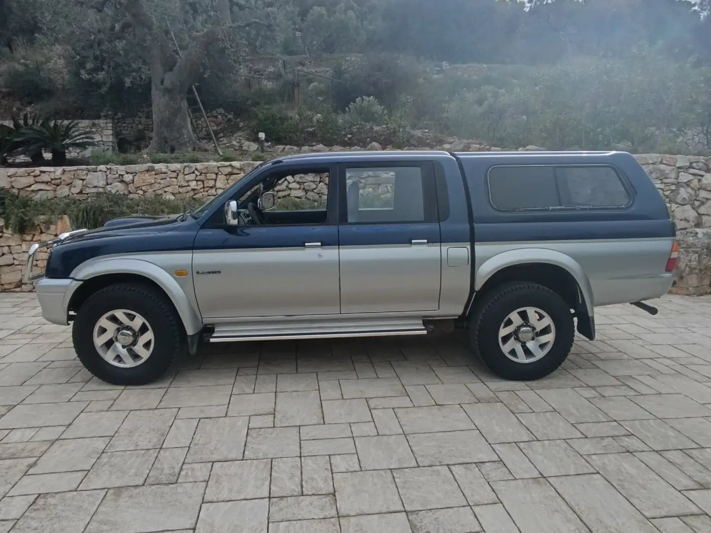 Mitsubishi L200 Azul - 1
