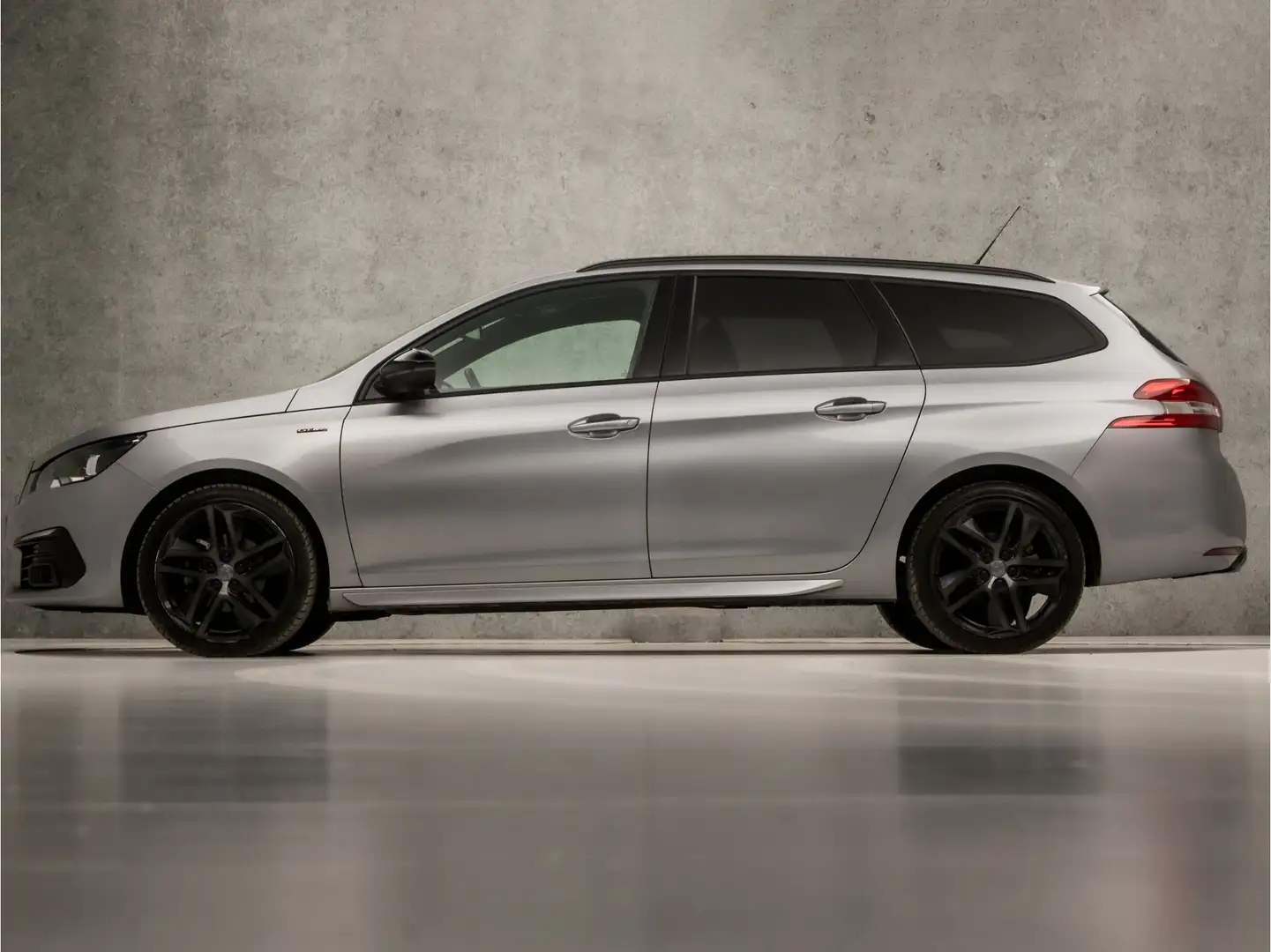 Peugeot 308 SW 1.2 PureTech GT-line Automaat (PANORAMADAK, APP Grijs - 2