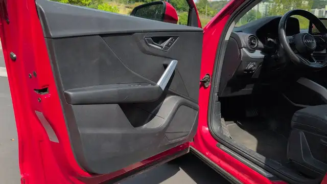 Audi Q2 view 7