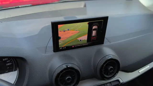 Audi Q2 view 13