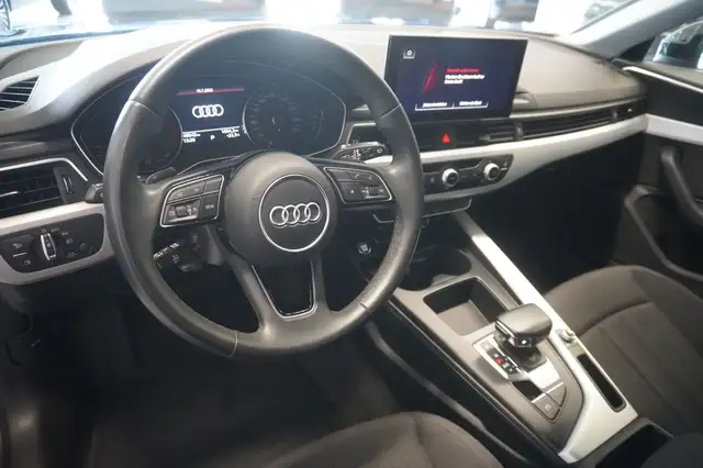 Audi A4 view 7