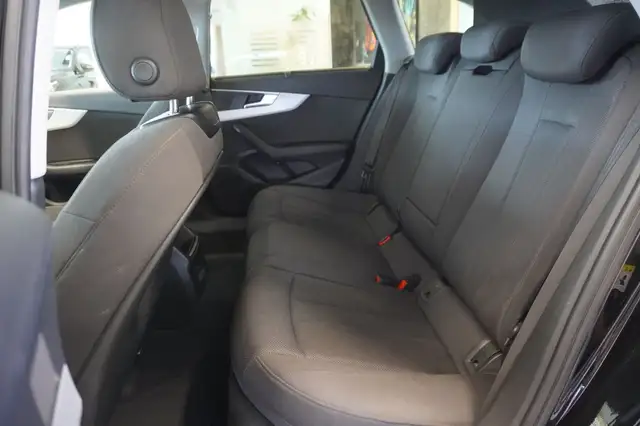 Audi A4 view 9