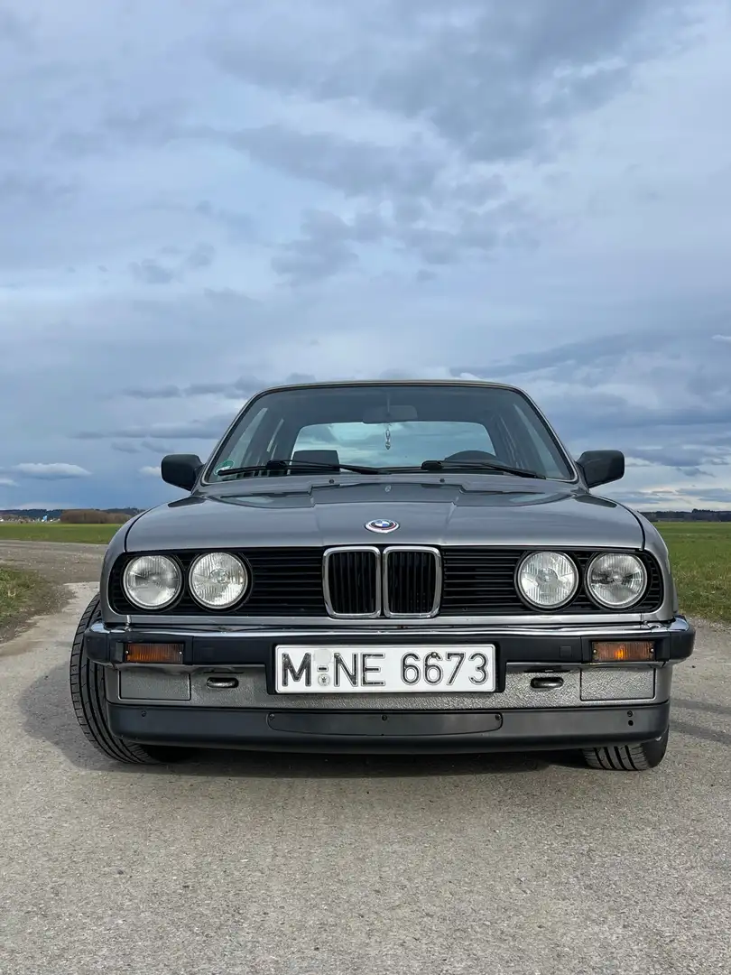 BMW 318 E30 Argintiu - 1