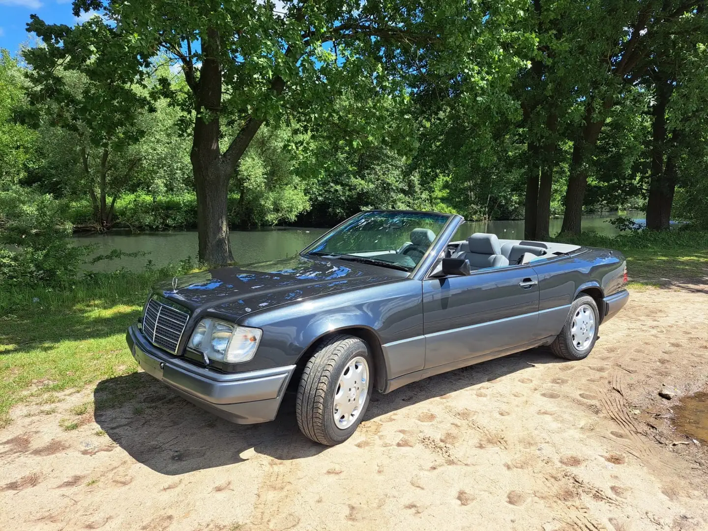 Mercedes-Benz E 220 E 220 Сірий - 1