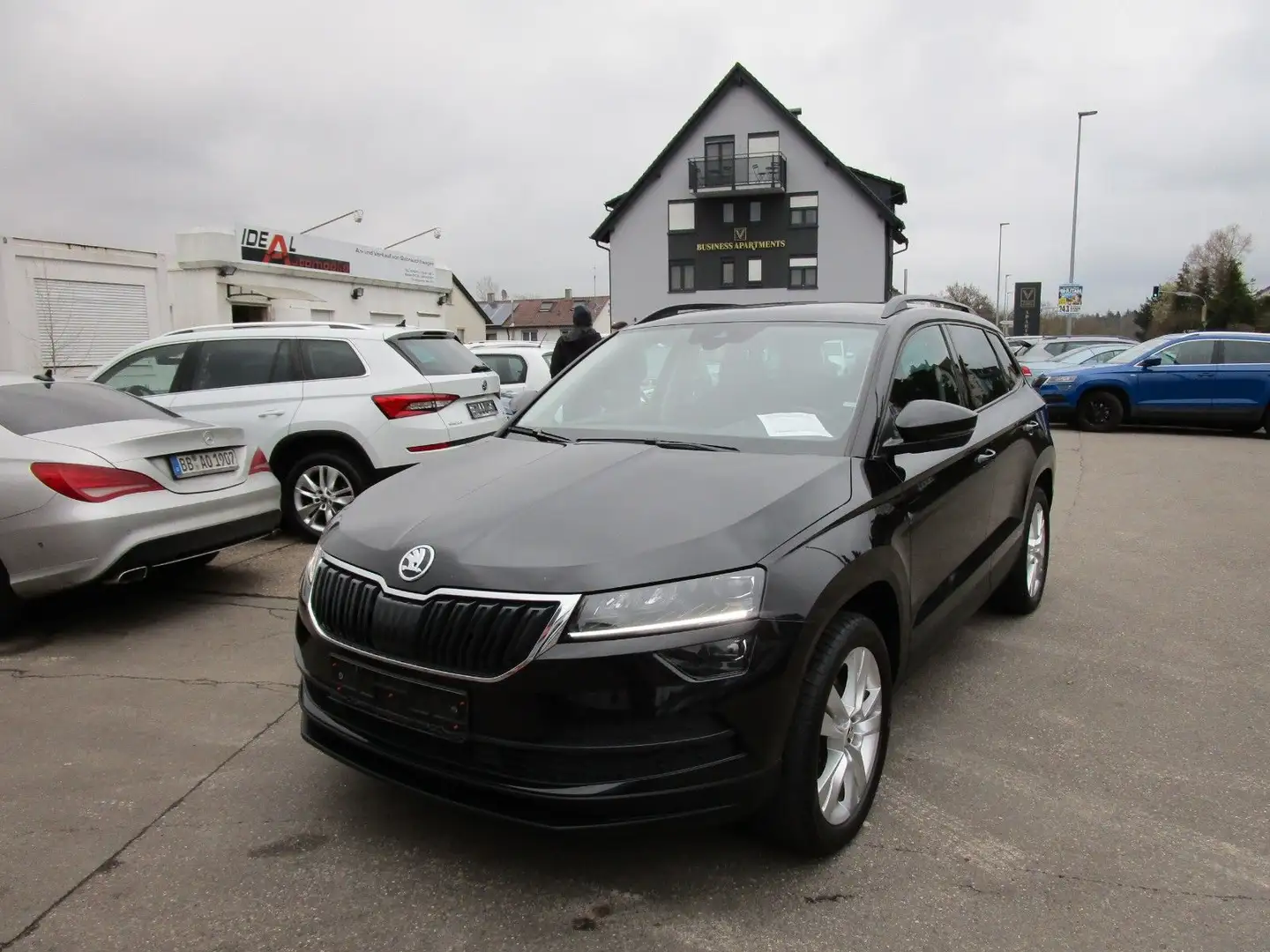 Skoda Karoq 2.0 TDI Style 4x4*LED*NAV*AHK*PDC*KEYLESGO Zwart - 1