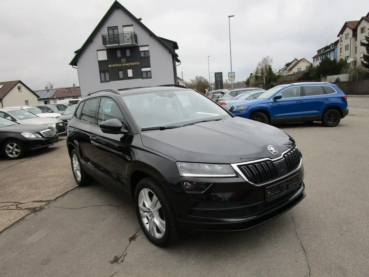 Skoda Karoq 2.0 TDI Style 4x4*LED*NAV*AHK*PDC*KEYLESGO Zwart - 2