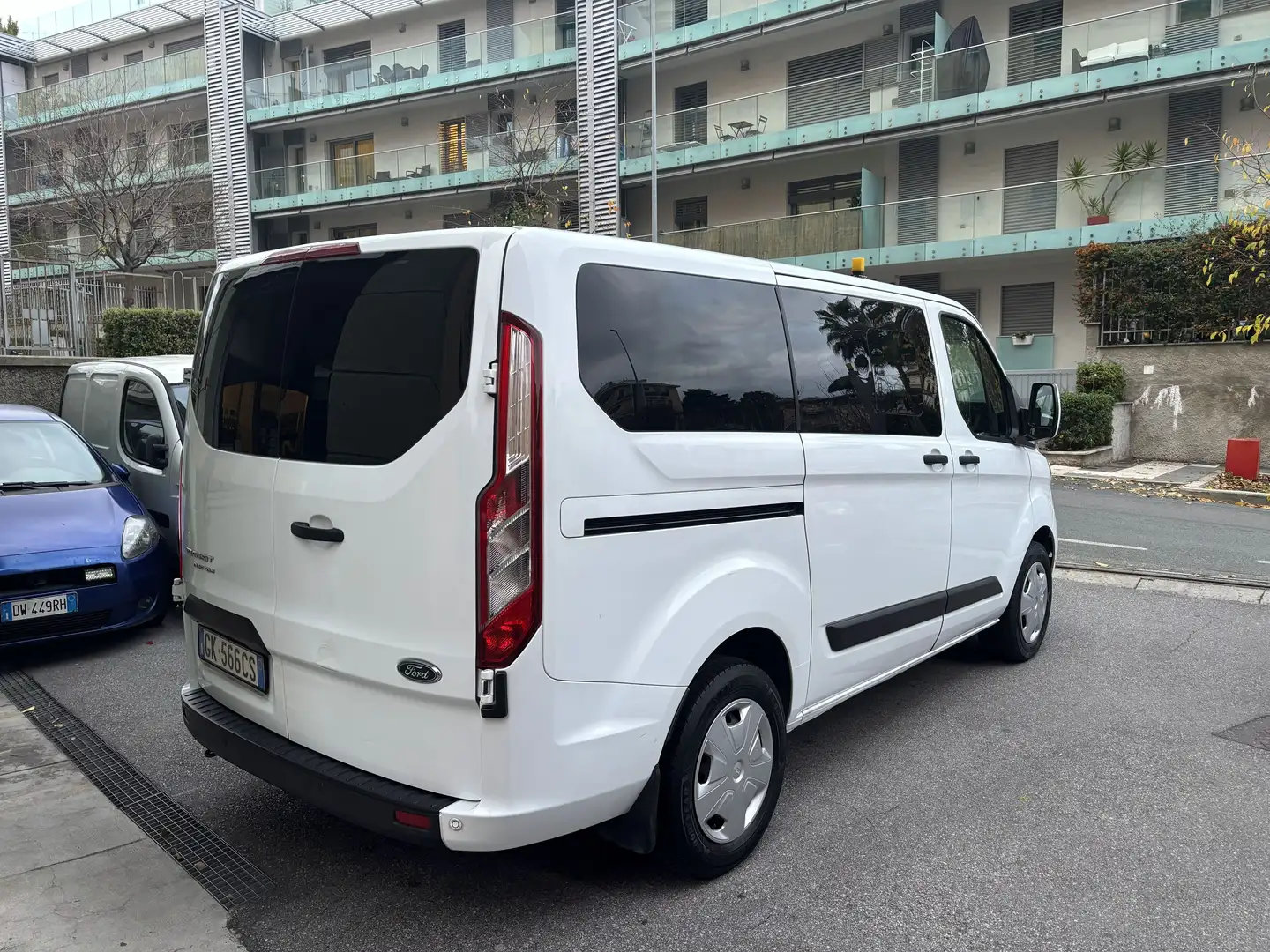 Ford Transit Custom 9 POSTI DISTRIBUZIONE NUOVA Bianco - 2