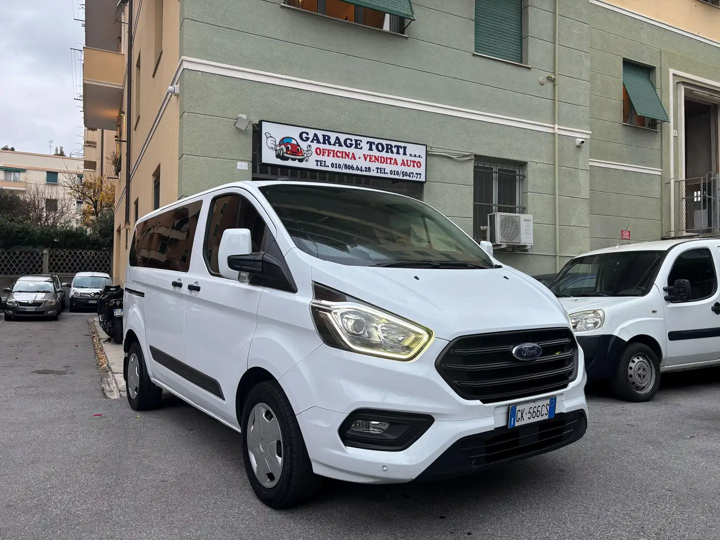 Ford Transit Custom 9 POSTI DISTRIBUZIONE NUOVA Bianco - 1
