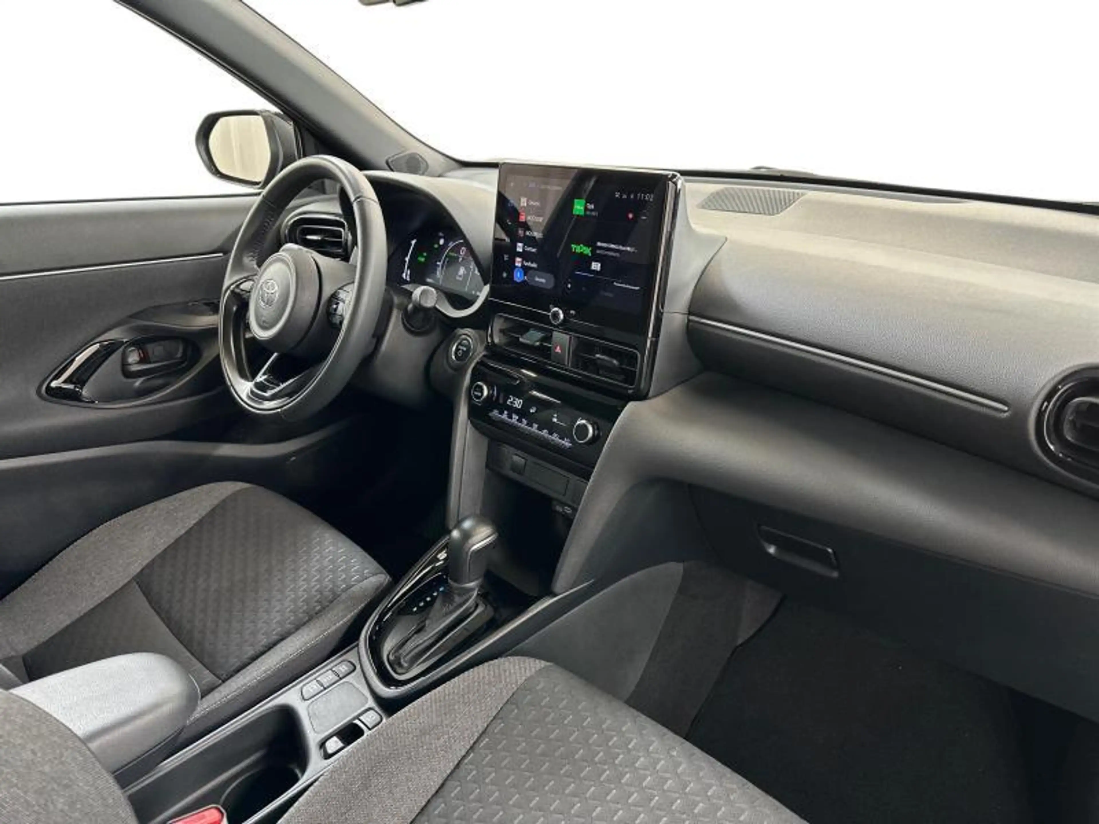 Toyota Yaris Cross 116hp HEV Executive — photo 8