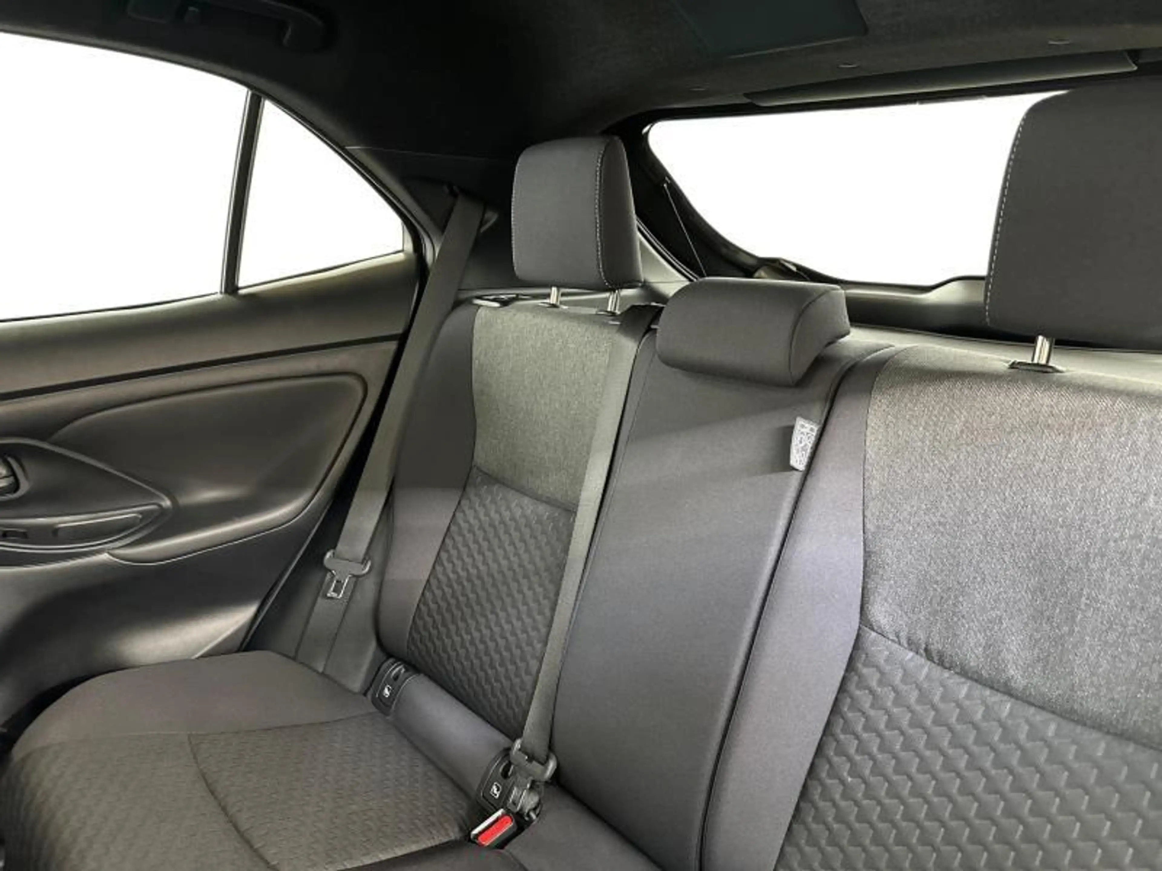 Toyota Yaris Cross 116hp HEV Executive — photo 12
