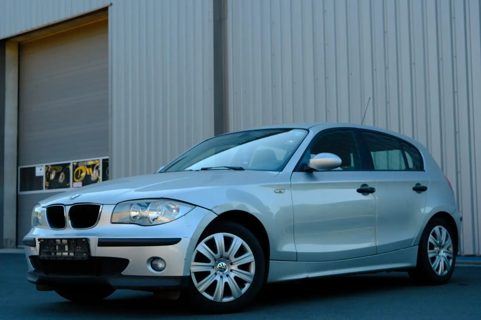 BMW 116 1 Lim. 116i/Klima/4 Türer/TÜV 9/26 Silber - 1