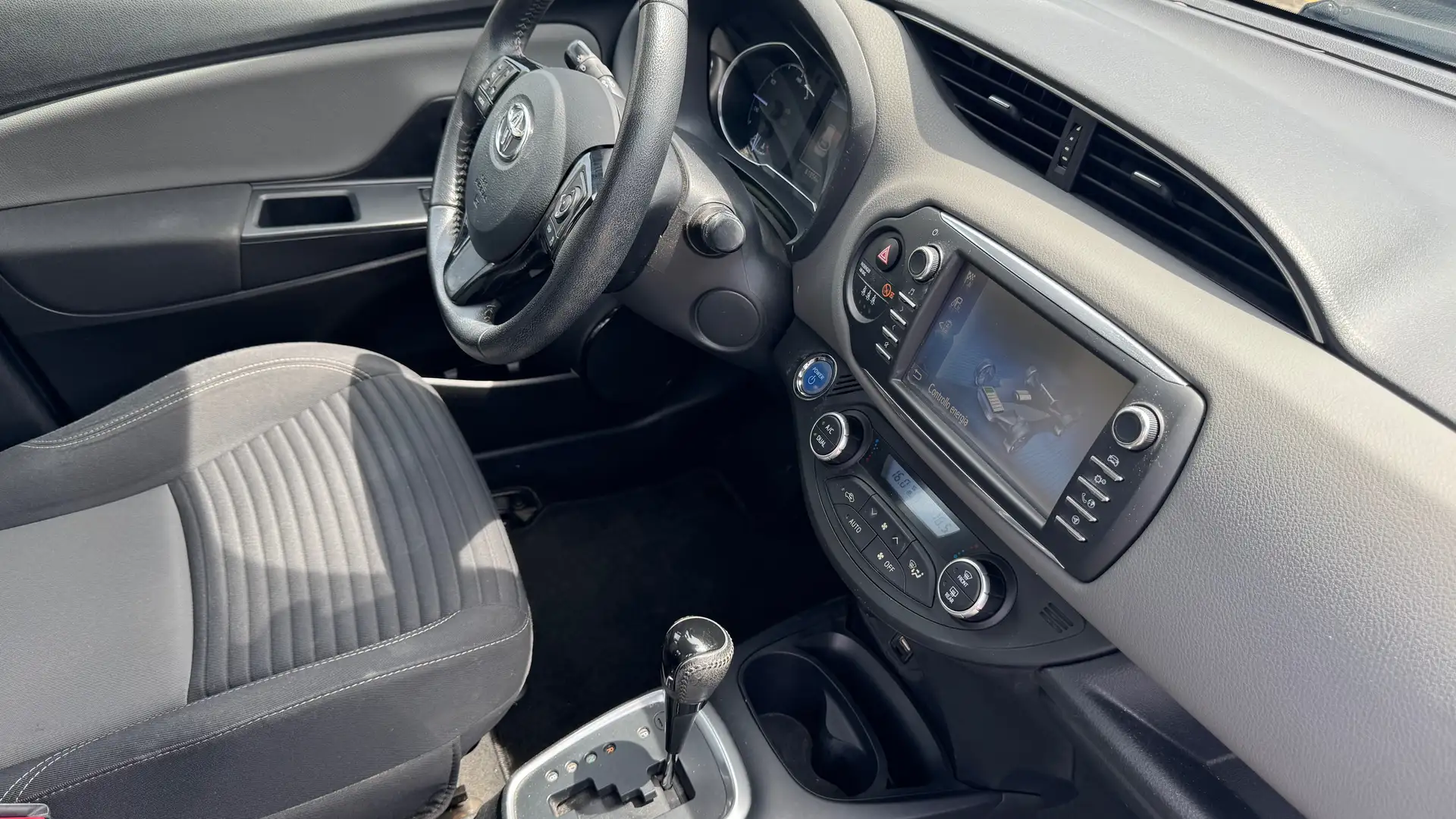 Toyota Yaris 1.5 h Active Hybrid IBRIDA Argento - 2