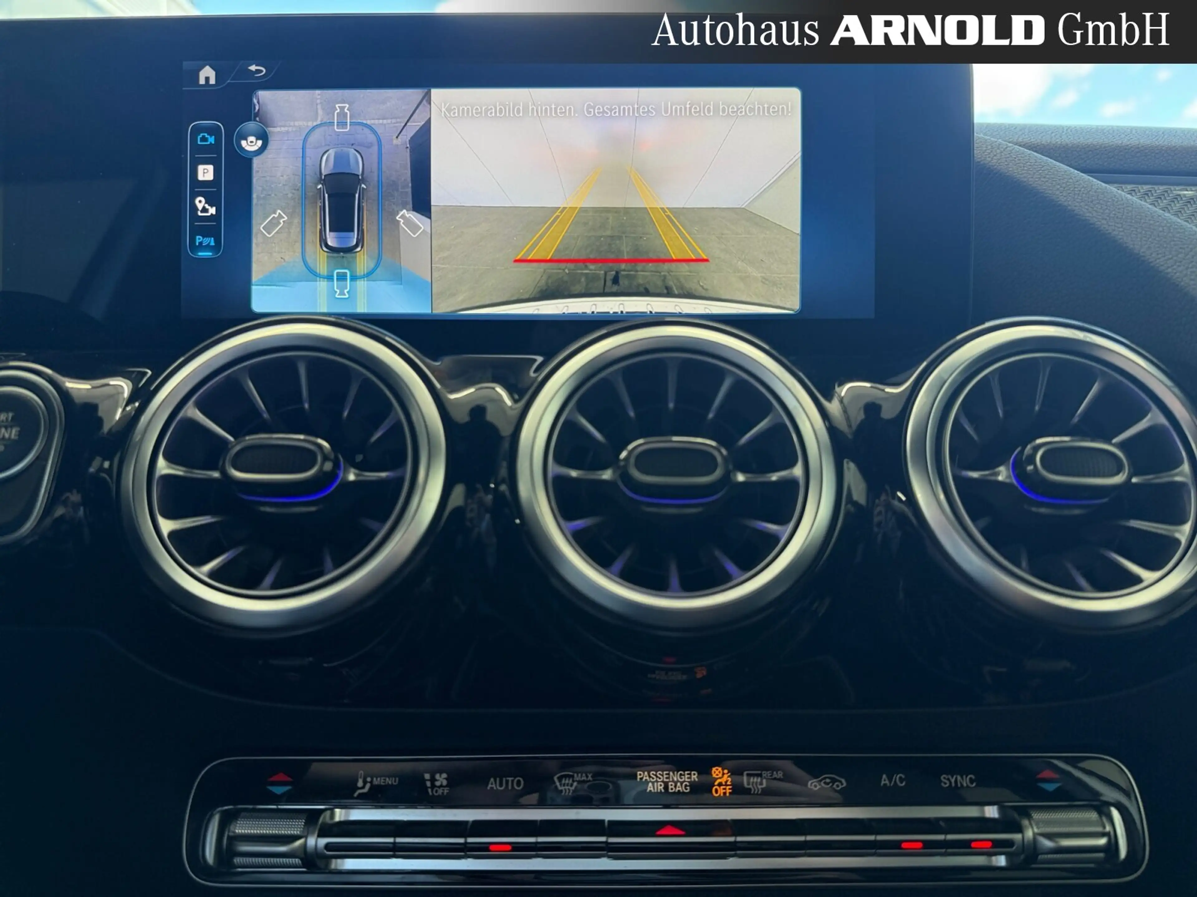 Mercedes-Benz GLA 250 GLA 250 4M AMG-Line Head-Up DISTRONIC 360° Night — photo 11