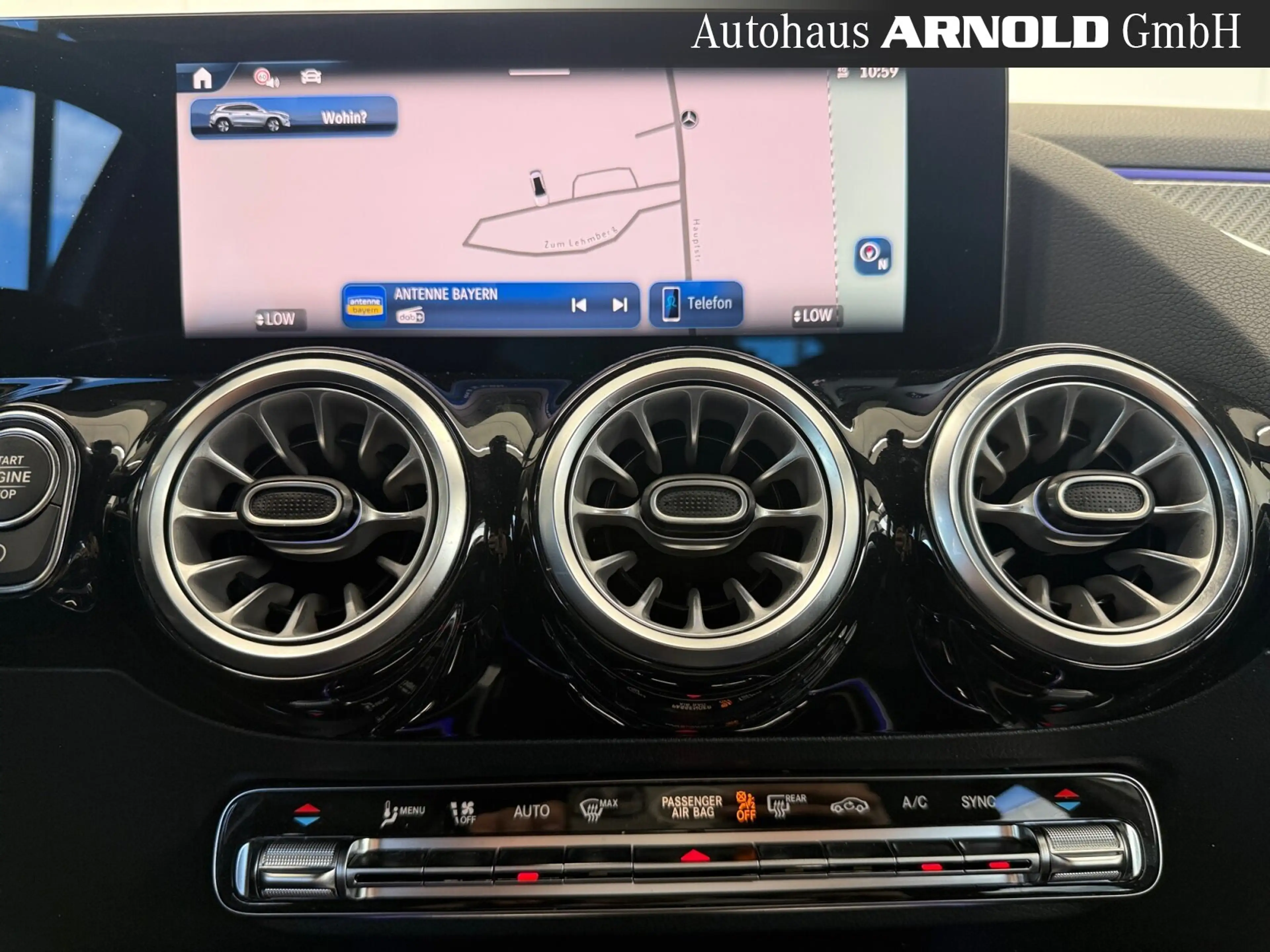 Mercedes-Benz GLA 250 GLA 250 4M AMG-Line Head-Up DISTRONIC 360° Night — photo 10