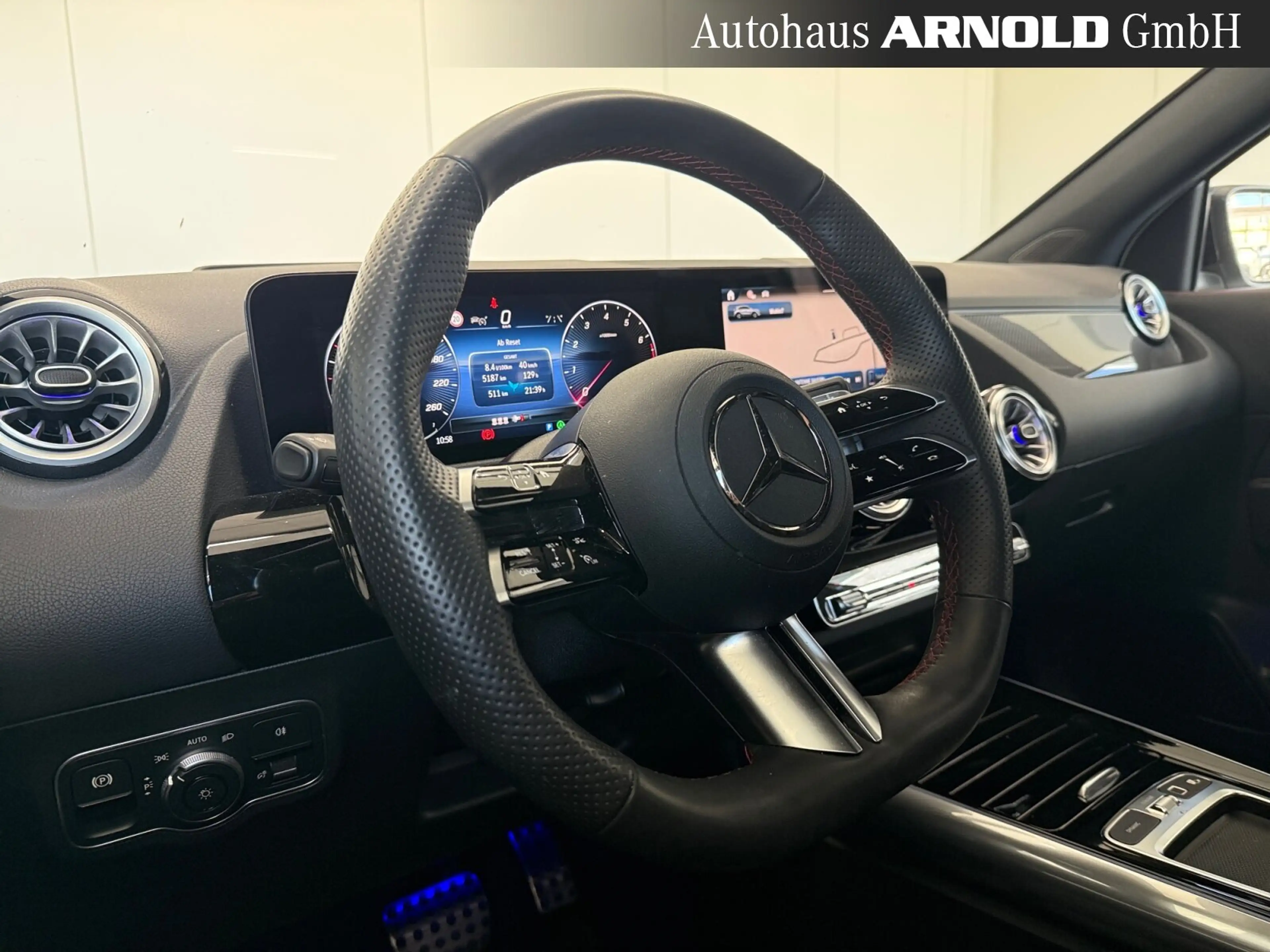 Mercedes-Benz GLA 250 GLA 250 4M AMG-Line Head-Up DISTRONIC 360° Night — photo 9