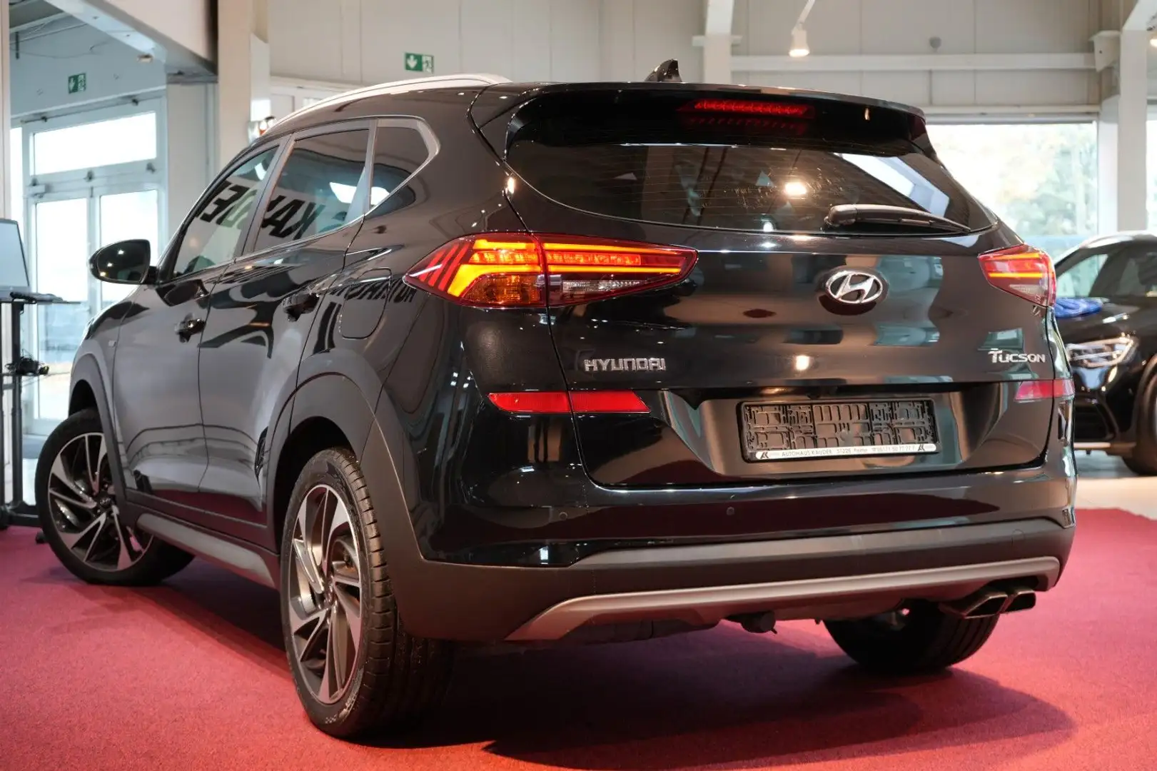 Hyundai TUCSON 1.6 CRDI 48V PREMIUM *LED*Navi*Kamera* Schwarz - 2