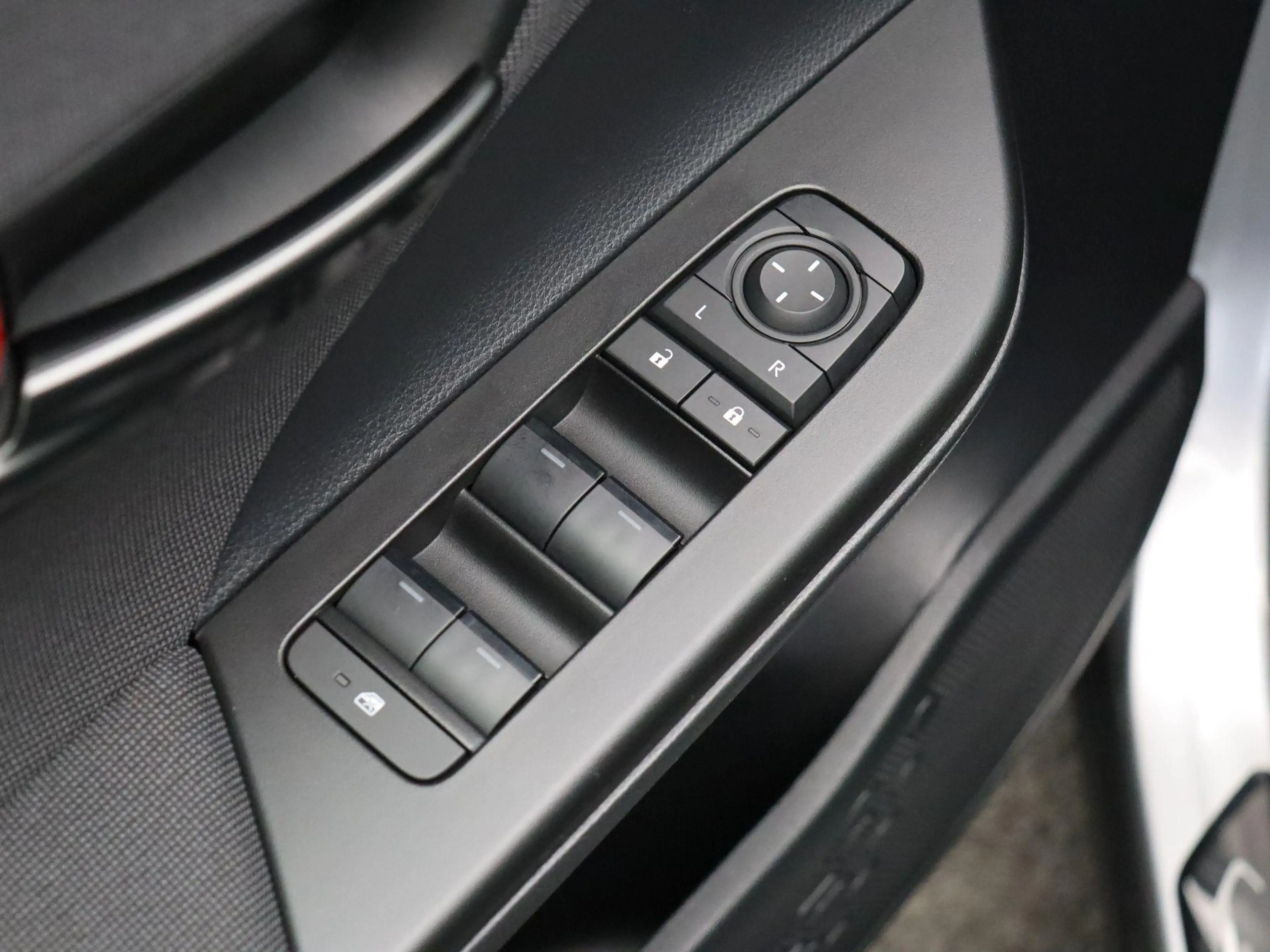 Toyota C-HR 1.8 Hybrid 140 Active | Stoel- en stuurwielverwarm — photo 14