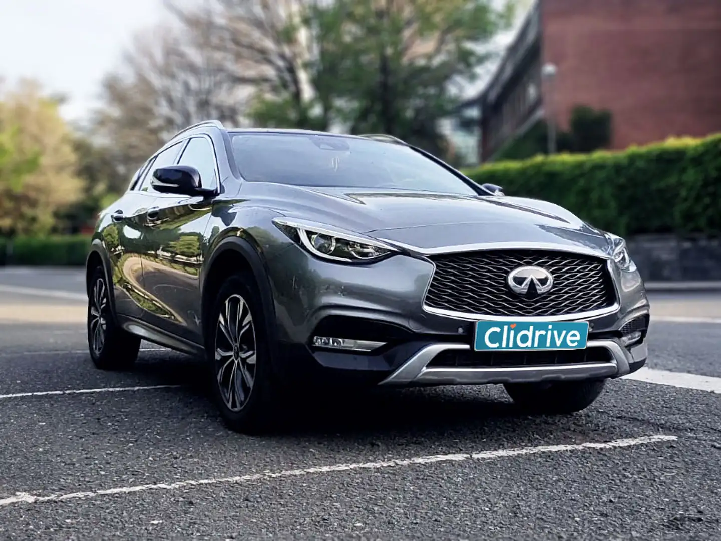 Infiniti QX30 2.2d Premium AWD 7DCT Plateado - 2