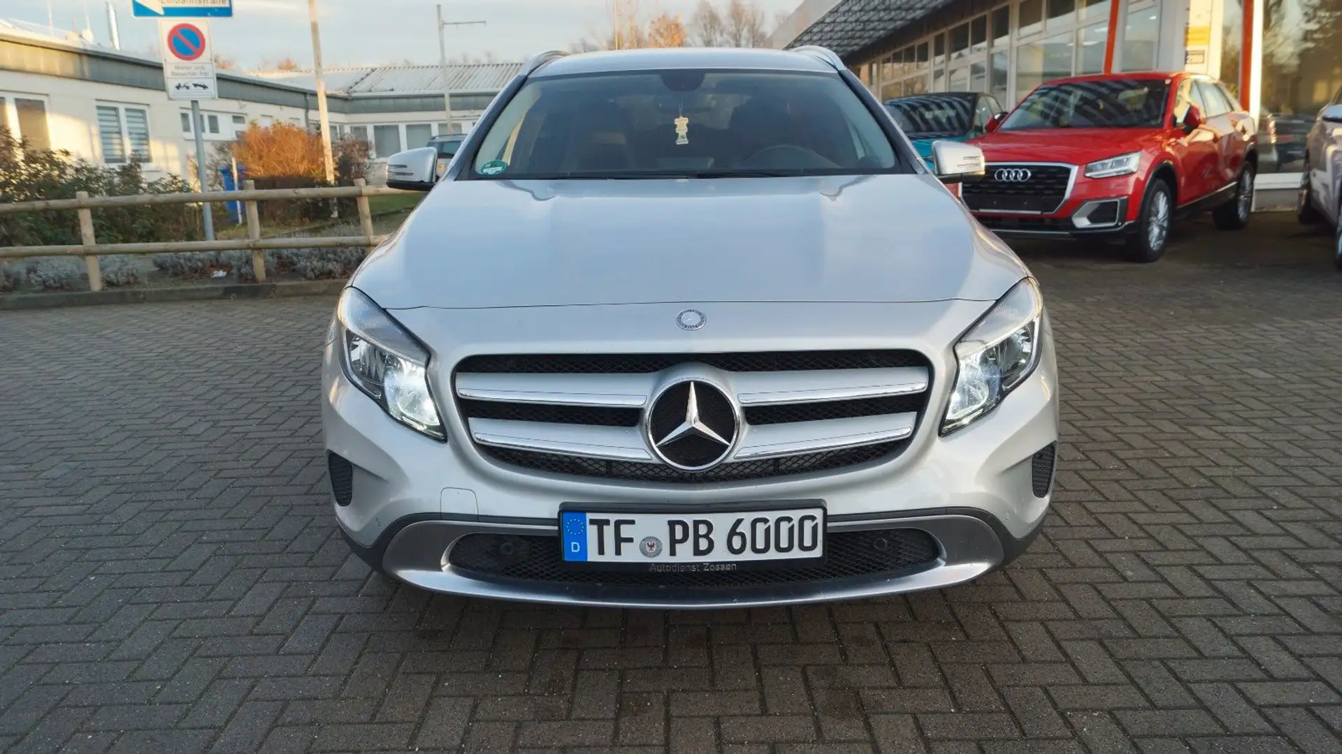 Mercedes-Benz GLA 200 CDI Automatik / Navi / Tempomat Silver - 2