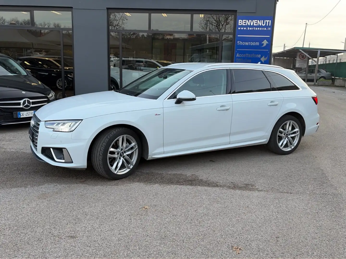 Audi A4 2.0 40 TDI QUATTRO  SPORT s-line S TRONIC Weiß - 2