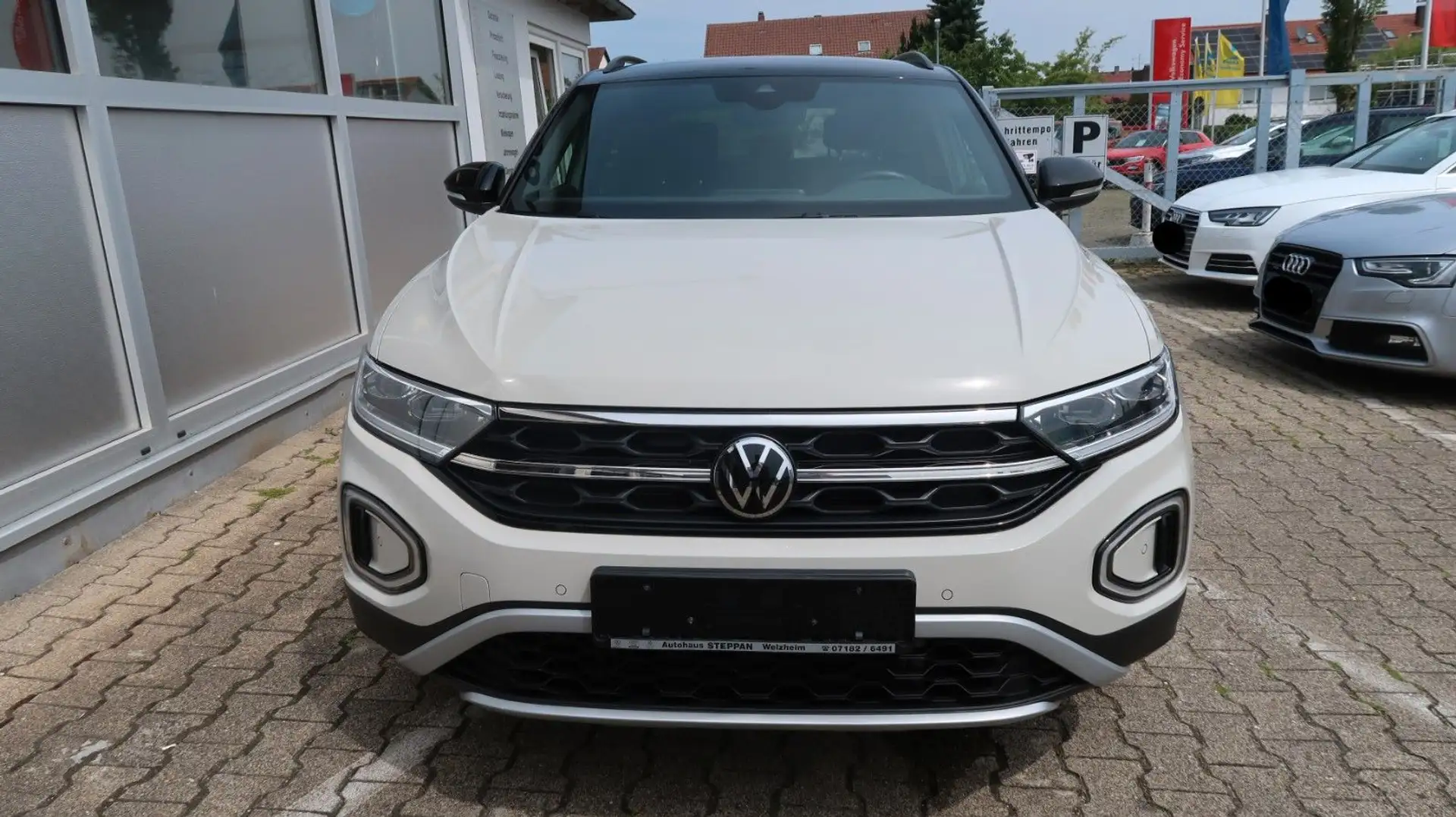 Volkswagen T-Roc 1,5 TSI Style Black Style Paket +APP +ACC Gris - 2