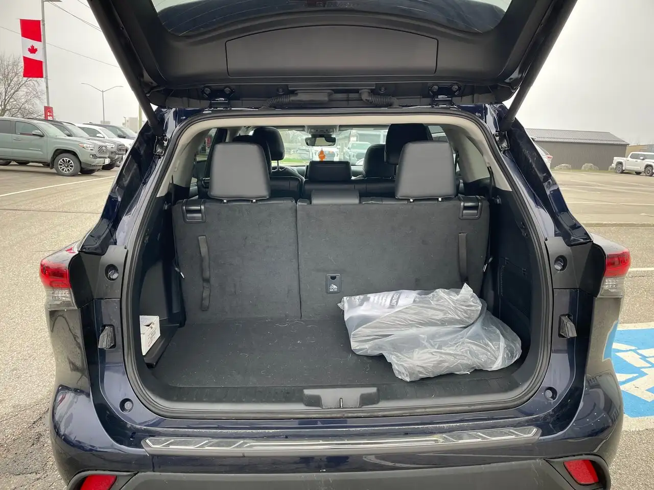 Toyota Highlander снимка Toyota Highlander